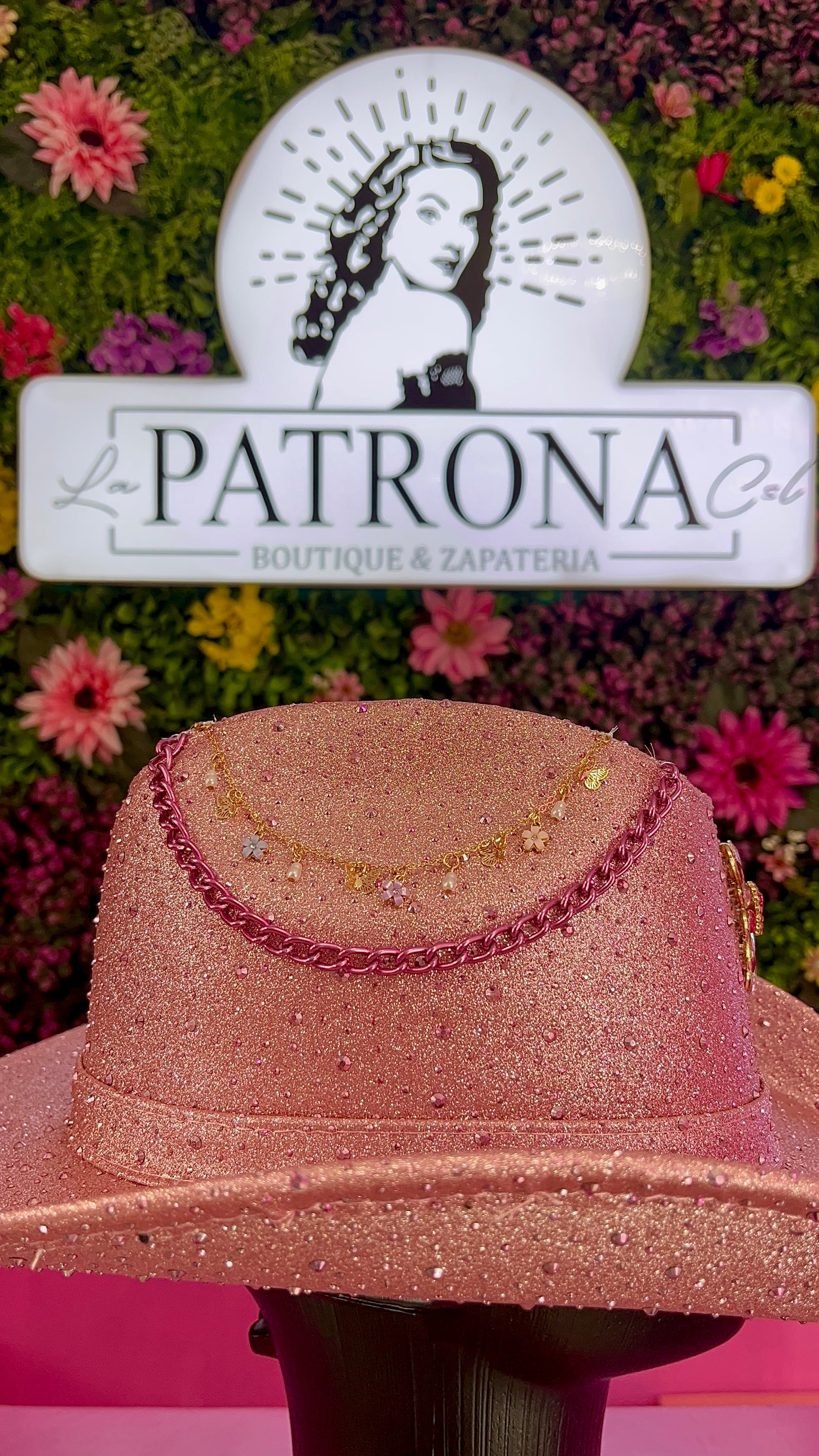 Sombrero rosa de glitter con piedras