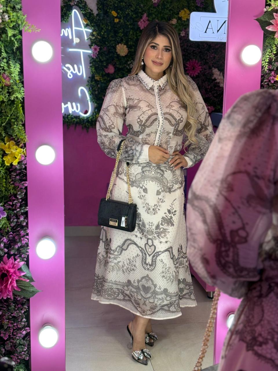 Set blanco con estampado gris