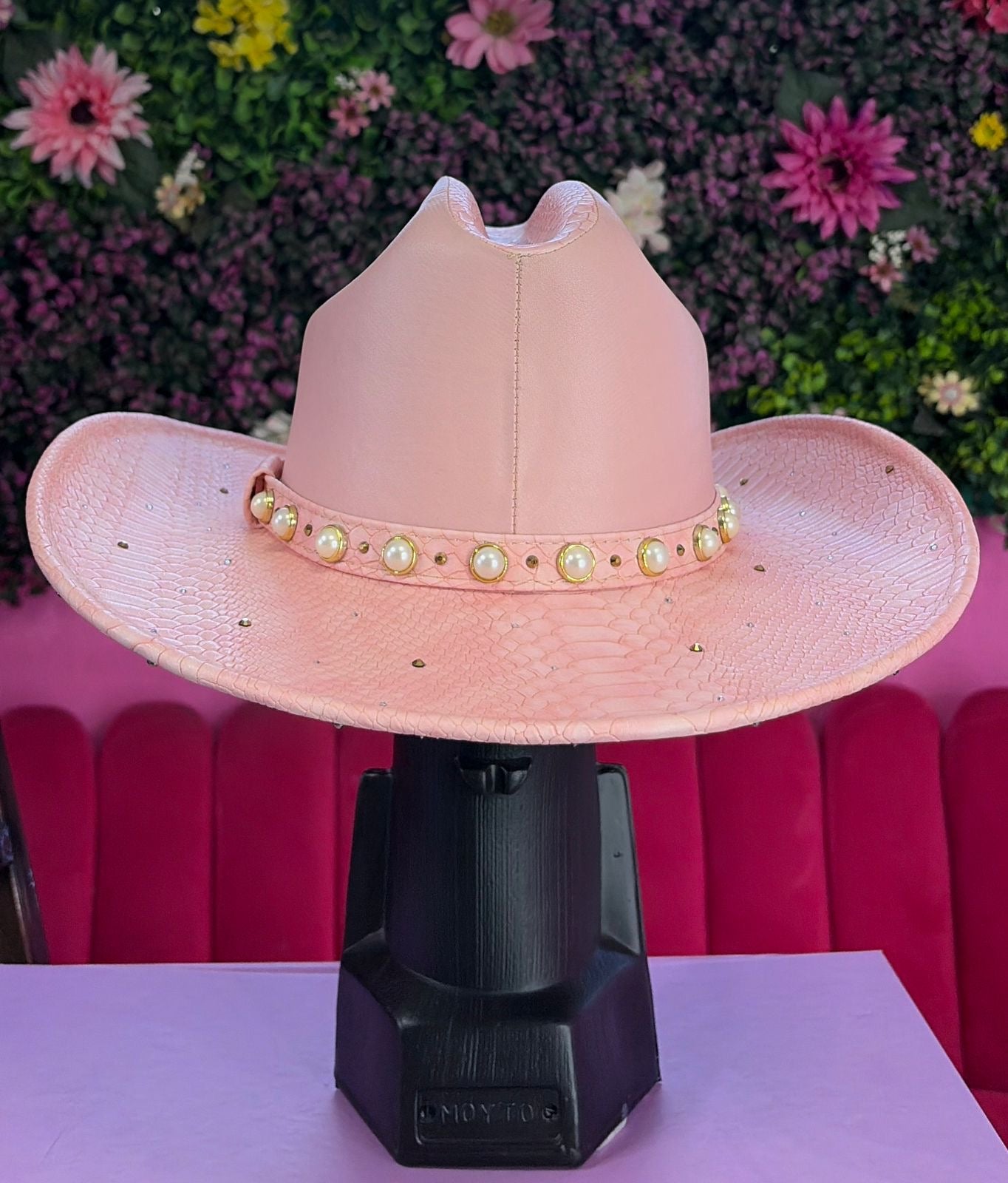 Sombrero rosa con textura