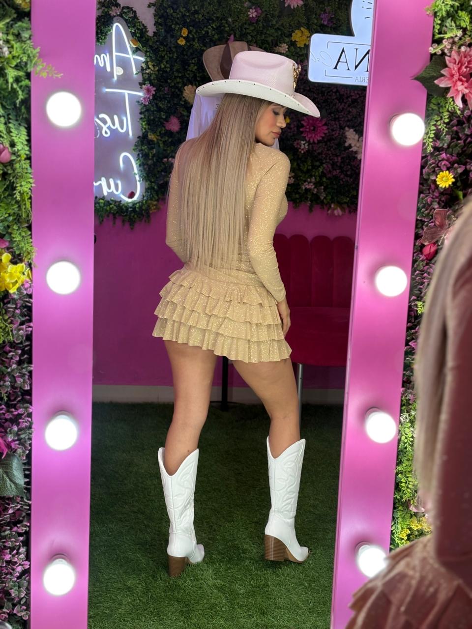 Vestido dorado con olanes