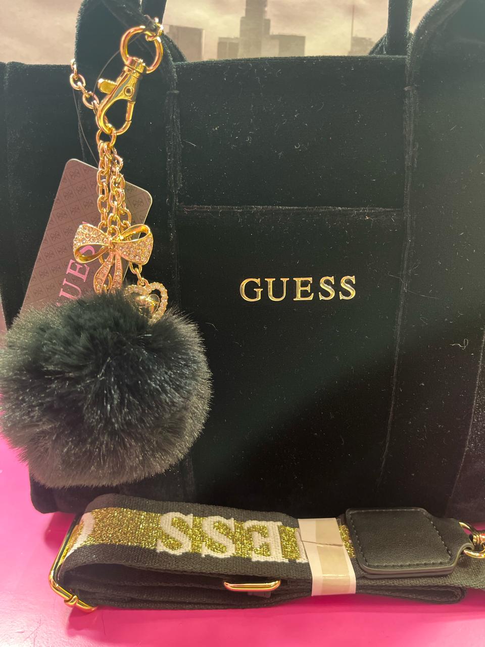 Bolsa guess negra de terciopelo