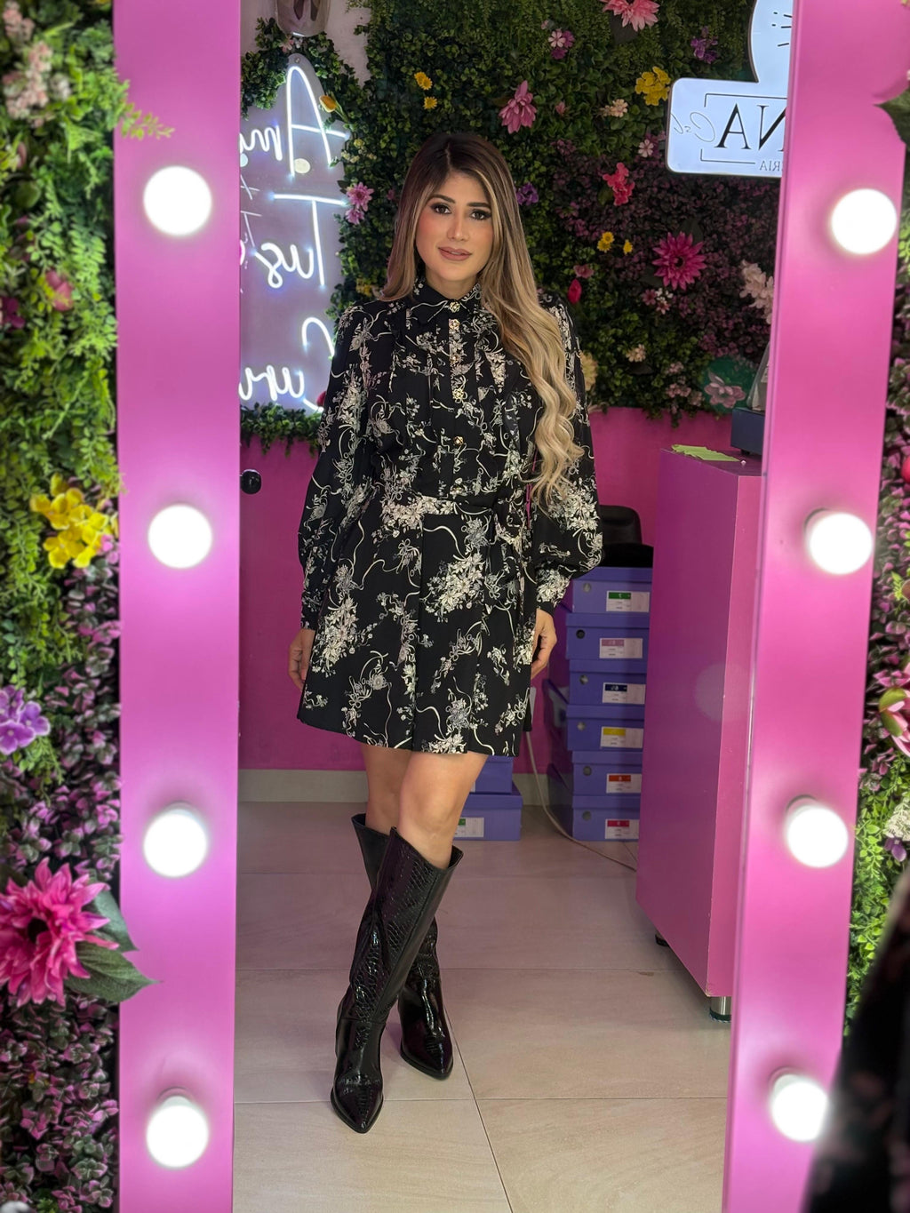 Vestido floreado negro