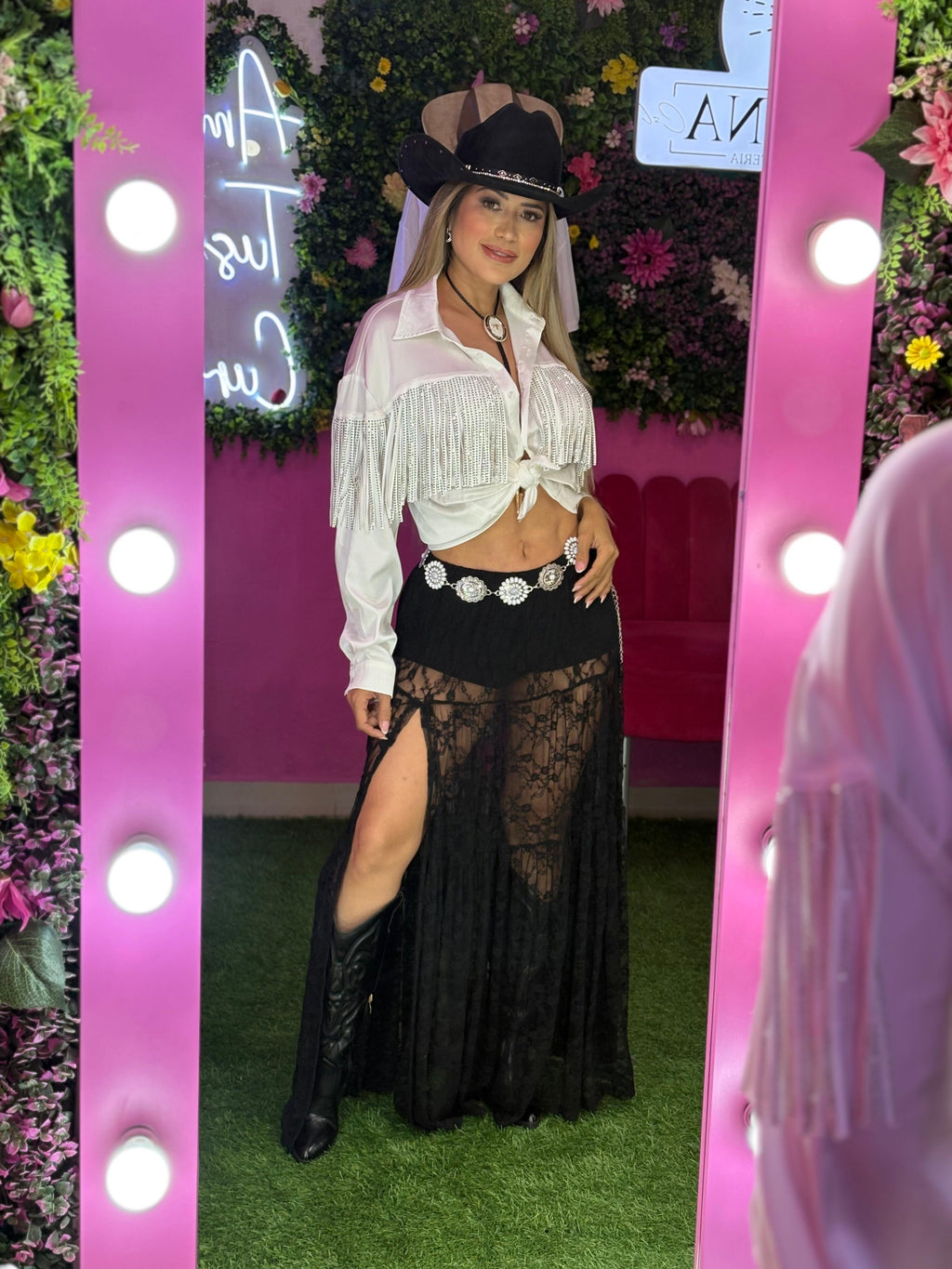 Falda short de encaje negra