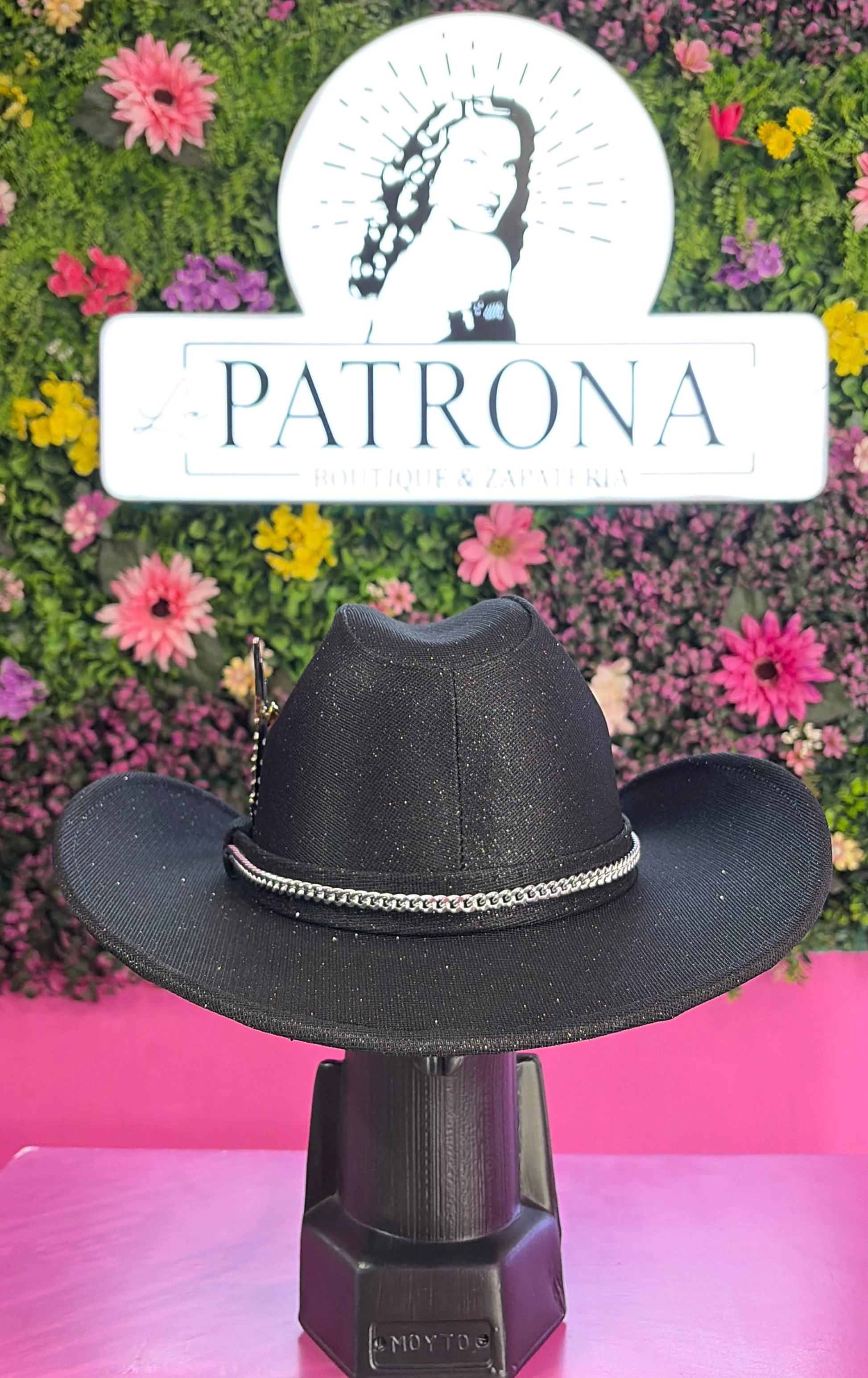 Sombrero de negro de brillos pluma