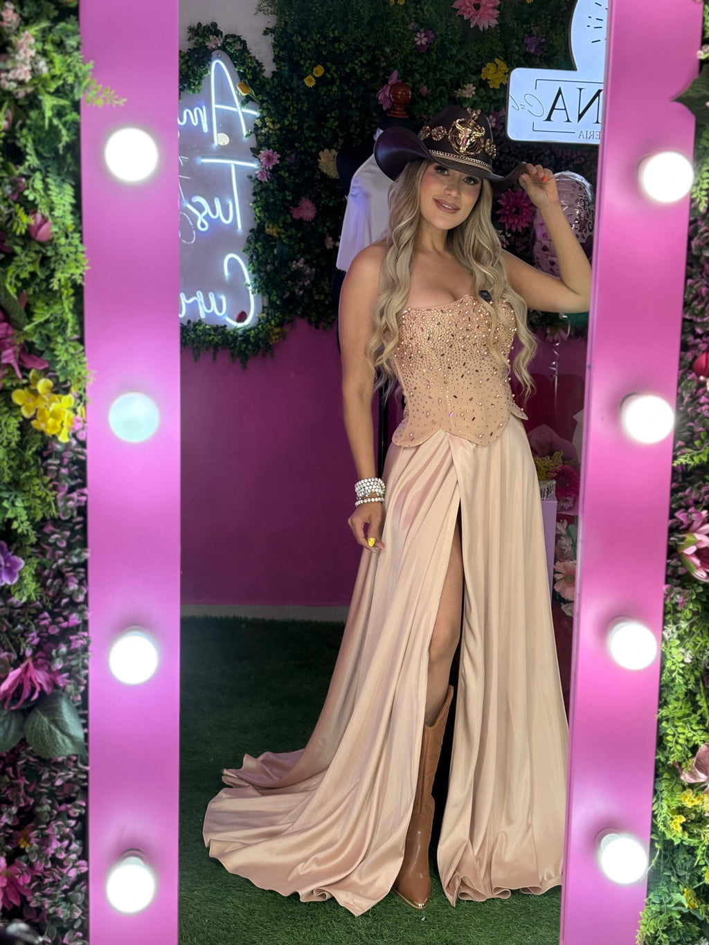 Vestido satinado champagne rosado