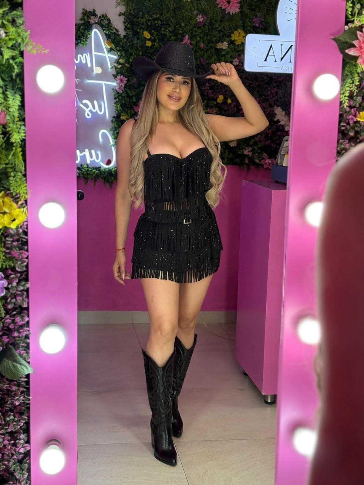 Top negro con barbas