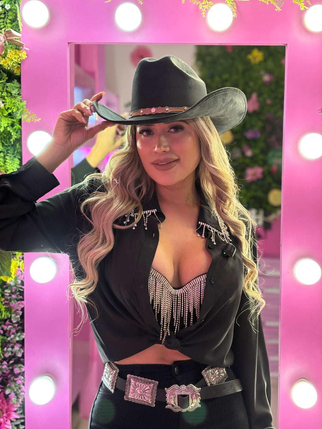 Camisa negra con apliques plateados
