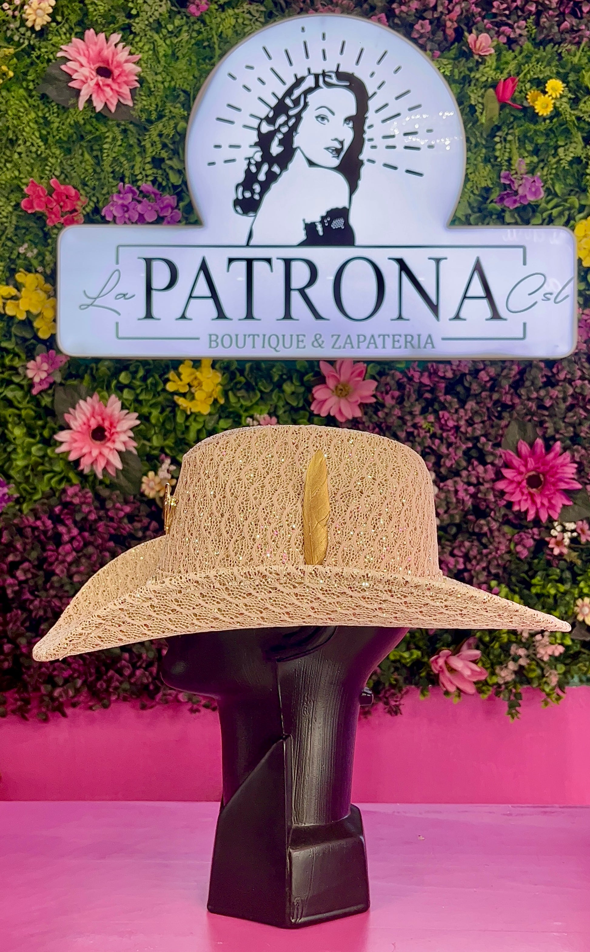 Sombrero beige con herradura y Perlas