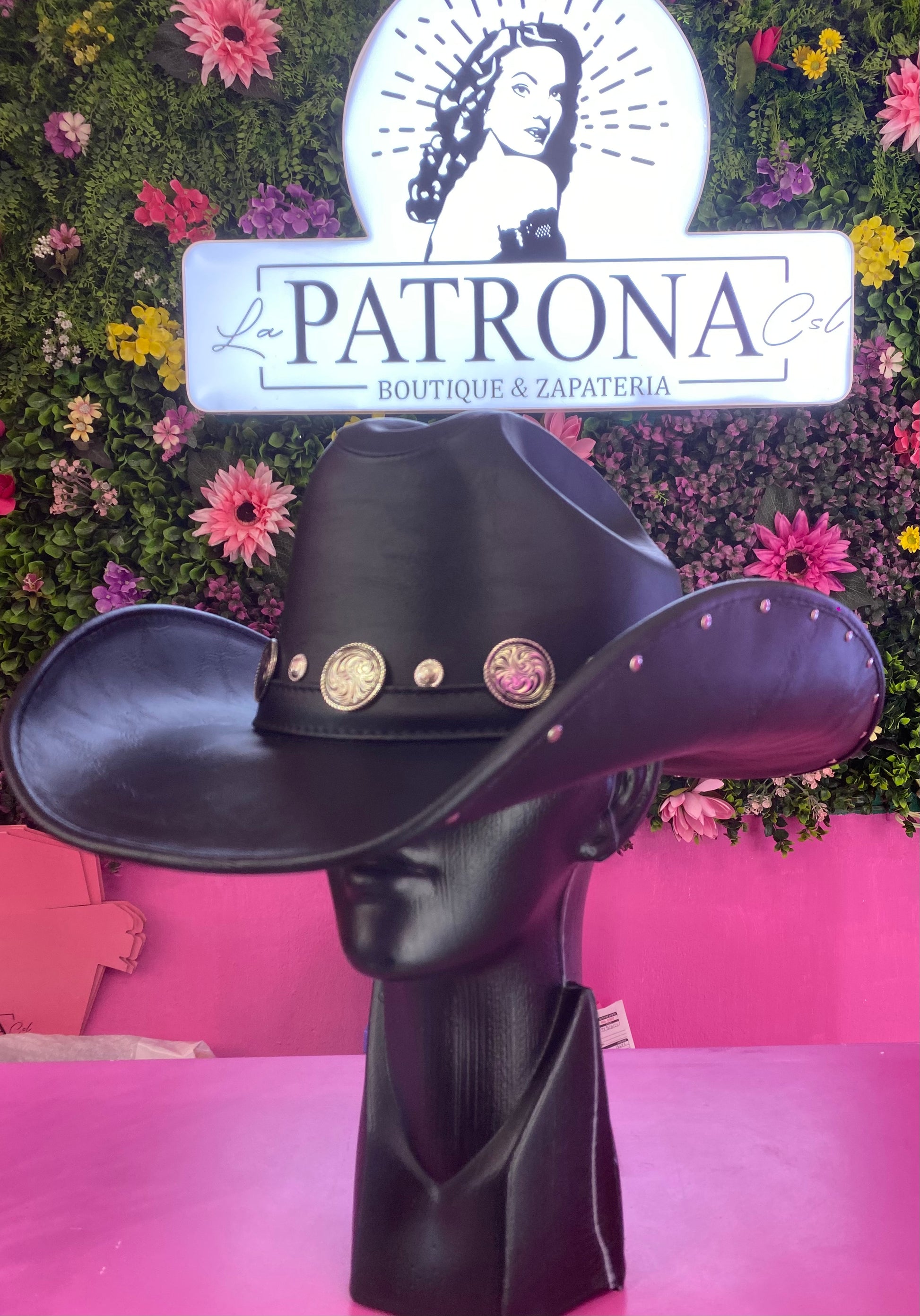 Sombrero negro vinipiel herraje plata