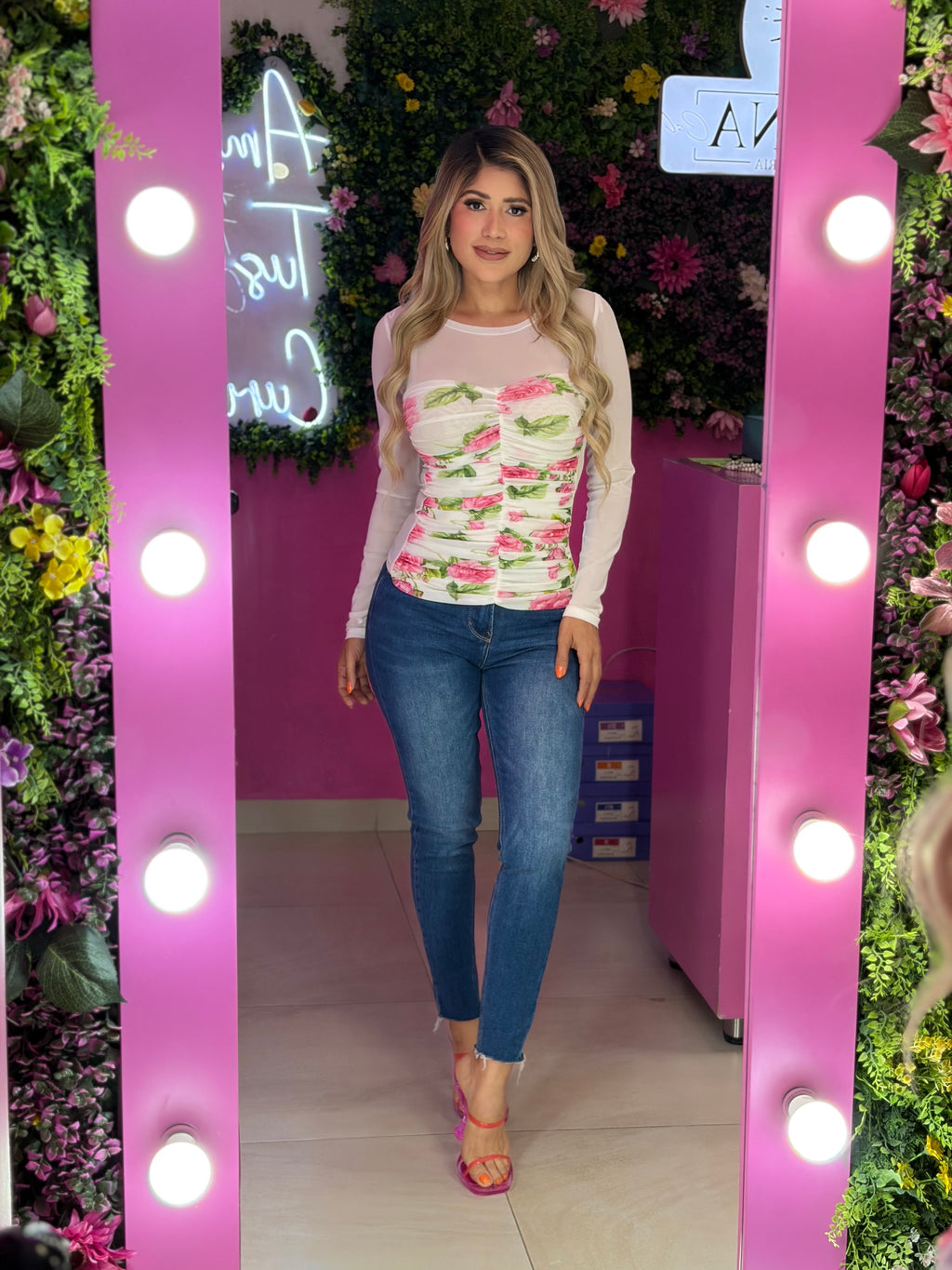 Blusa blanca mesh de flores