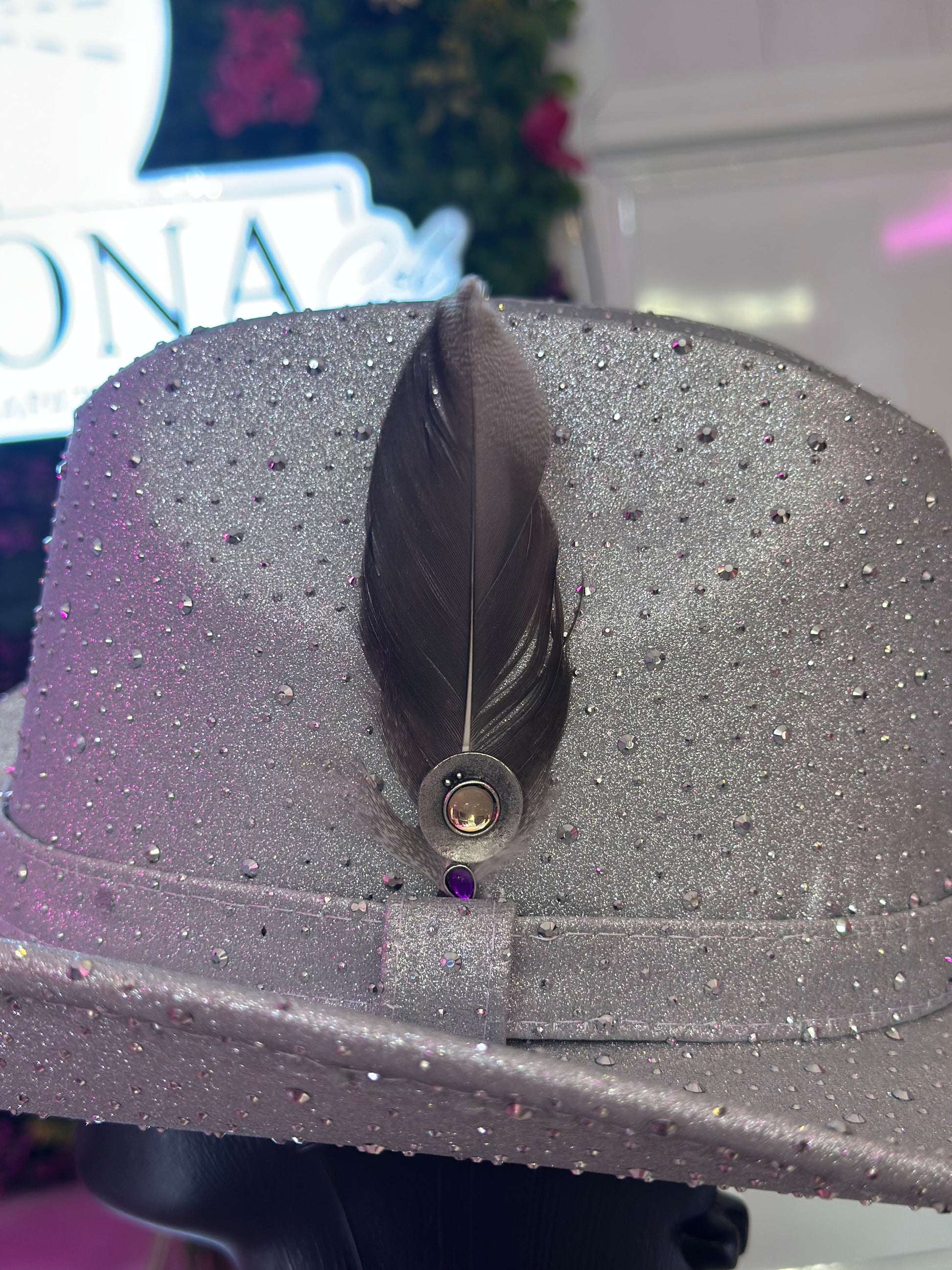 Sombrero plateado de glitter con brillos