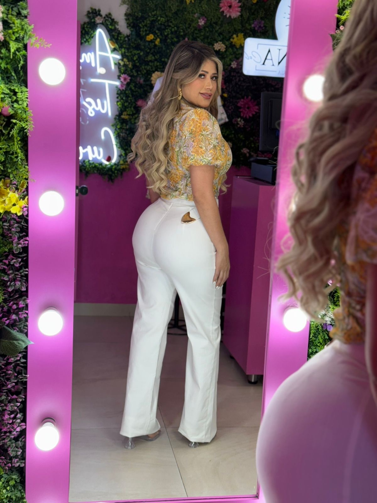 Camisa floreada amarilla