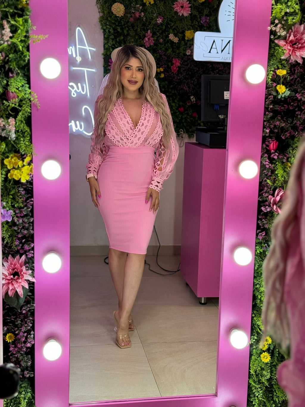 Vestido rosa con encaje