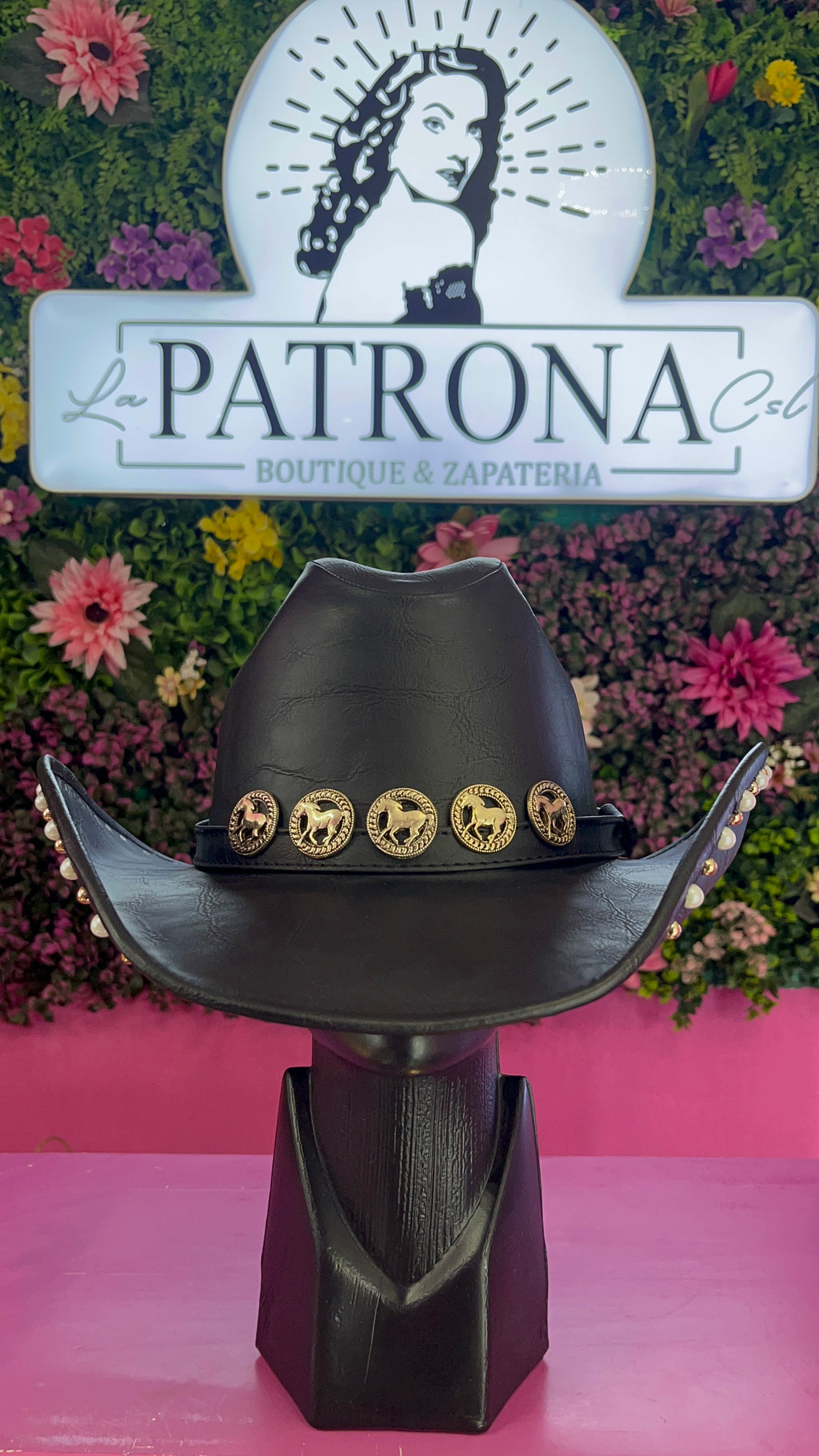 Sombrero negro herraduras caballos