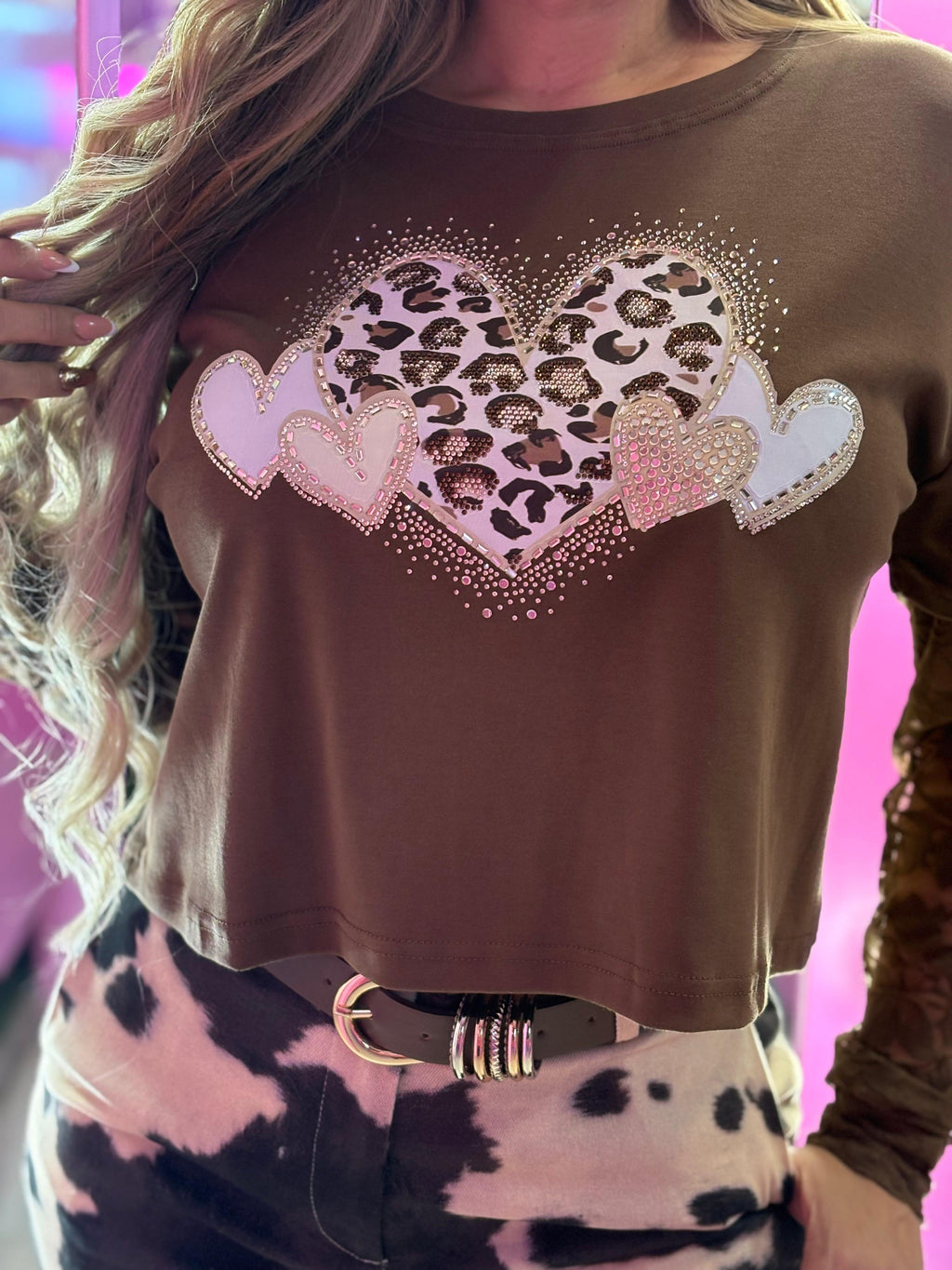 Blusa café con mangas de encaje