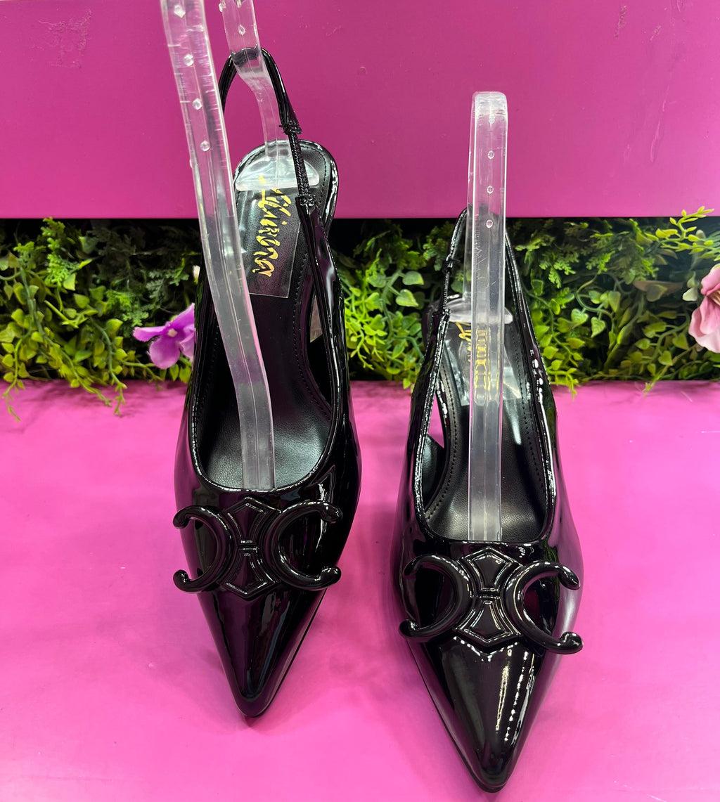 Zapatilla negra vivan