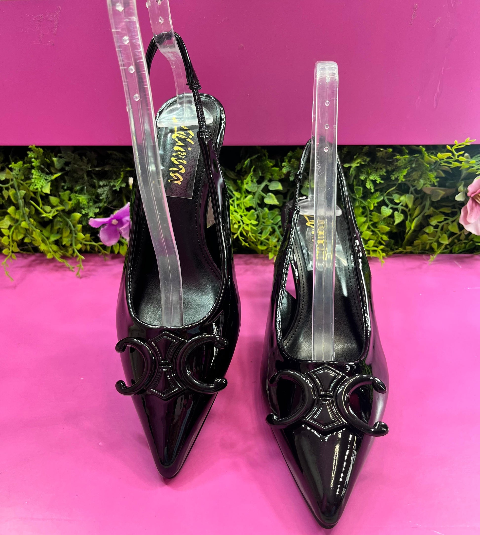 Zapatilla negra vivan