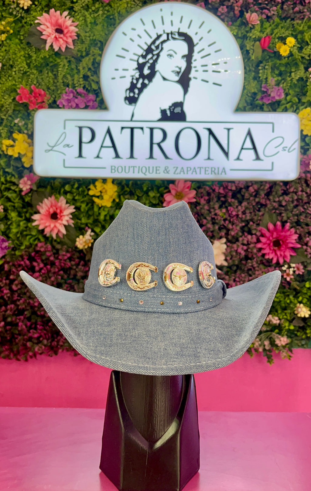 Sombrero mezclilla con herrajes y brillos plata/dorado