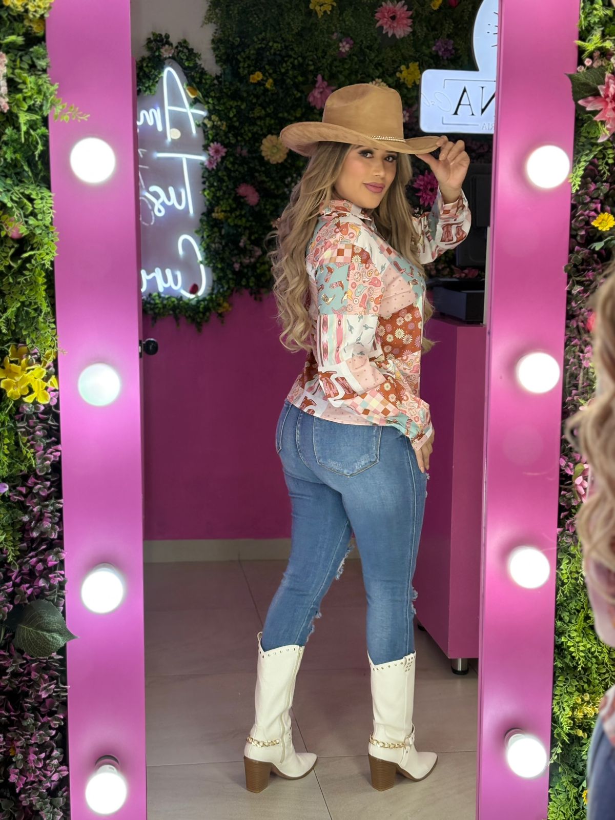 Camisa rosa vaquera con estampado