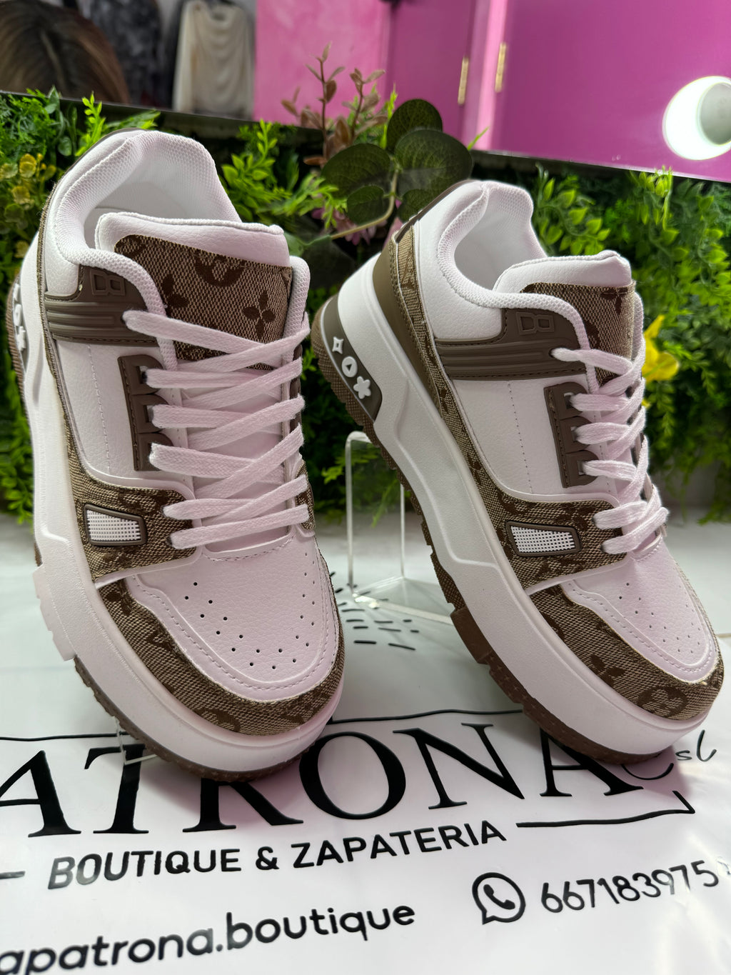 Tenis LV