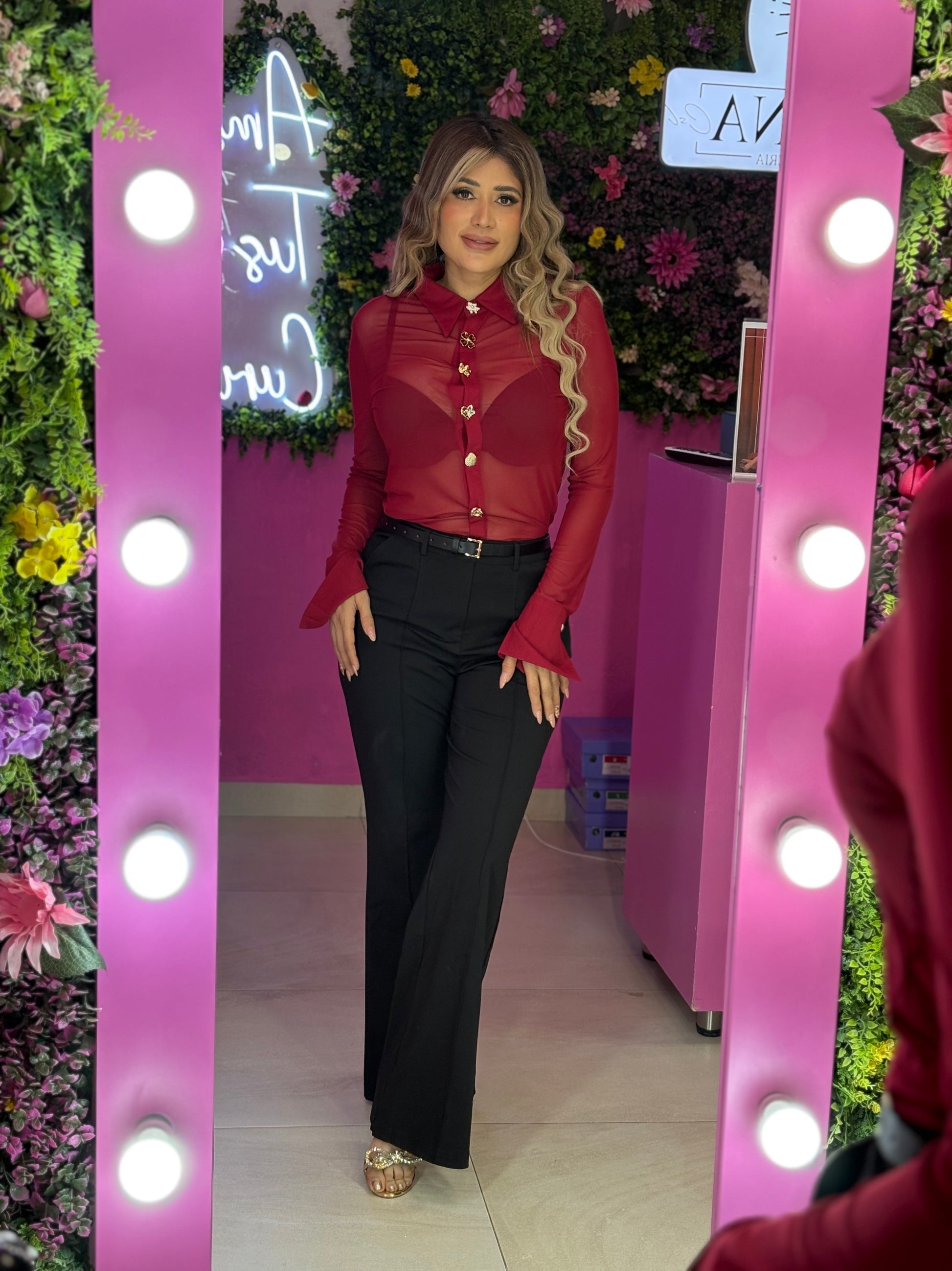 Blusa mesh roja con dijes