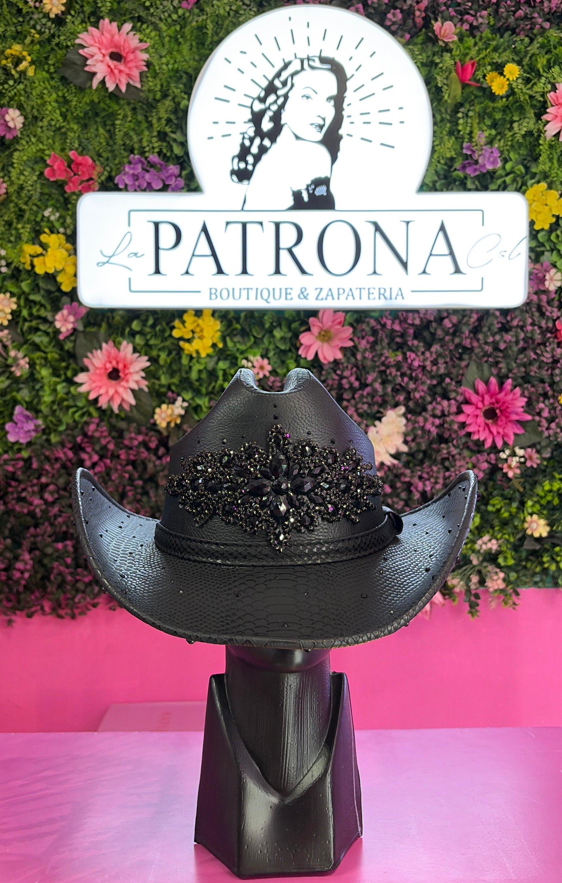 Sombrero negro con brillos