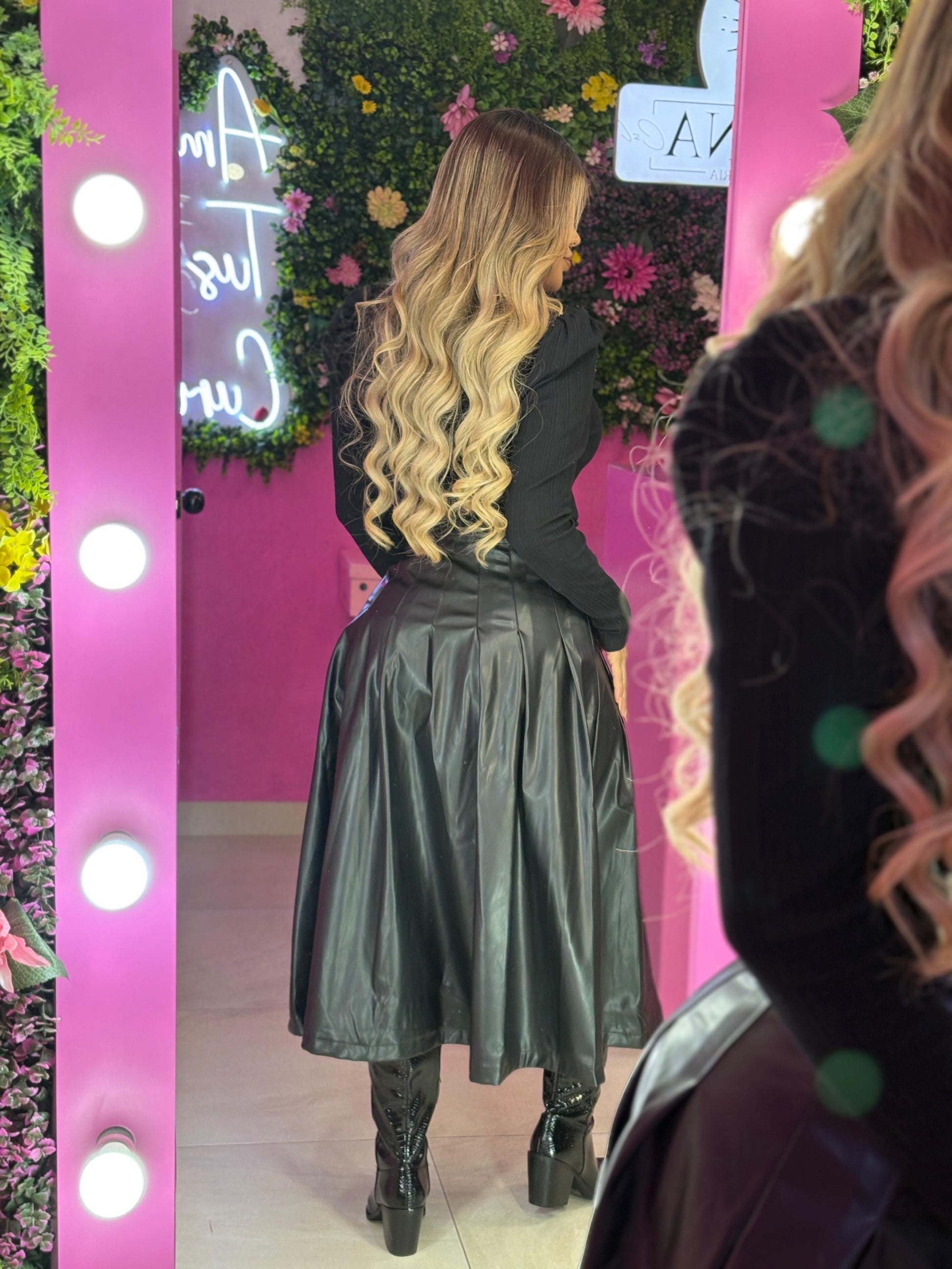 Falda negra vinipiel