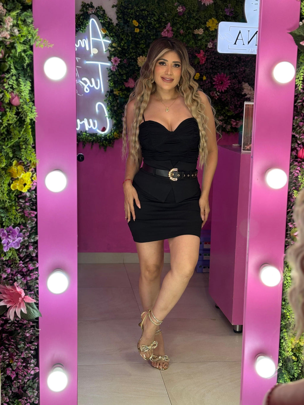 Falda negra con cinto