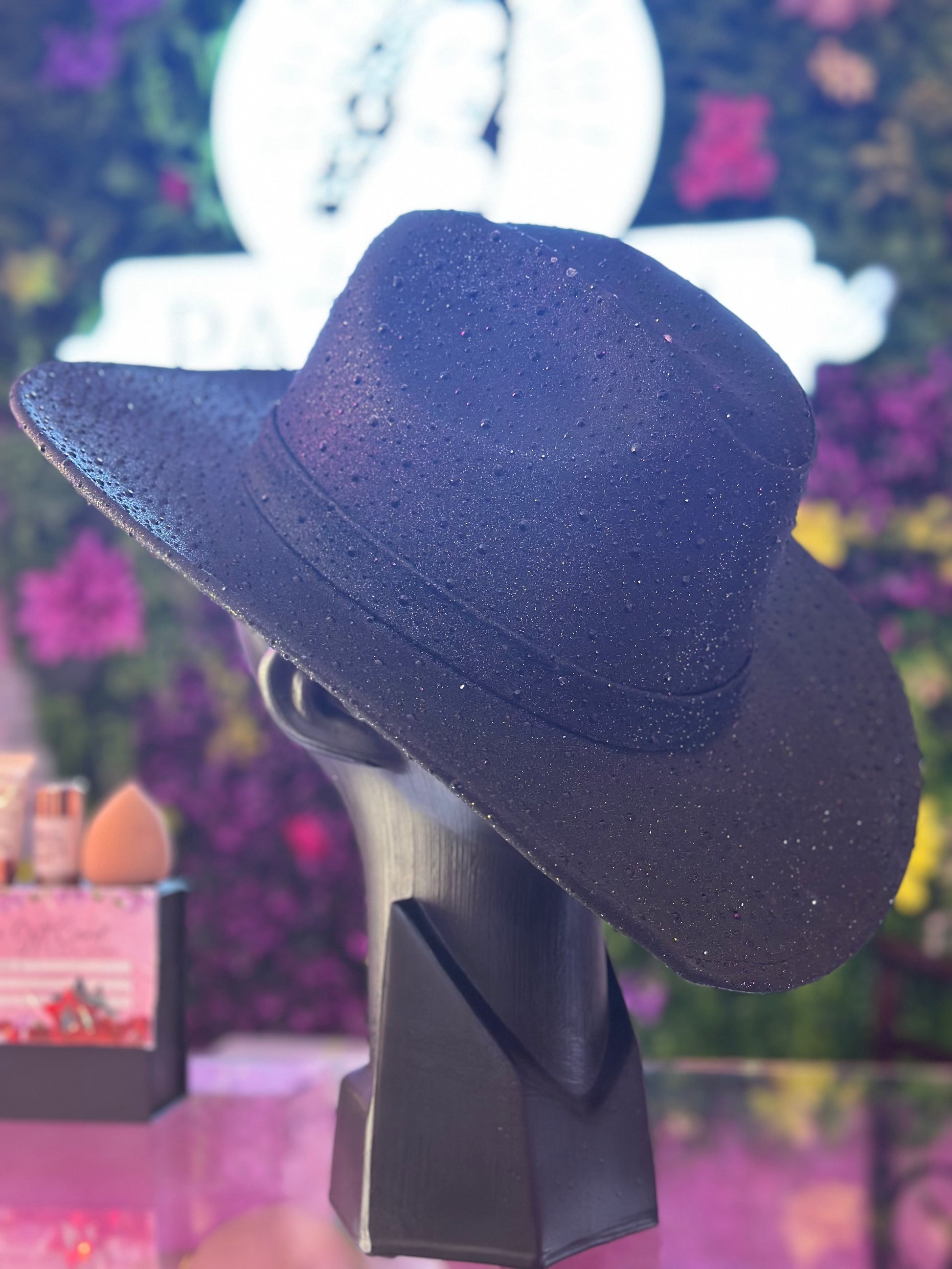 Sombrero negro con brillos
