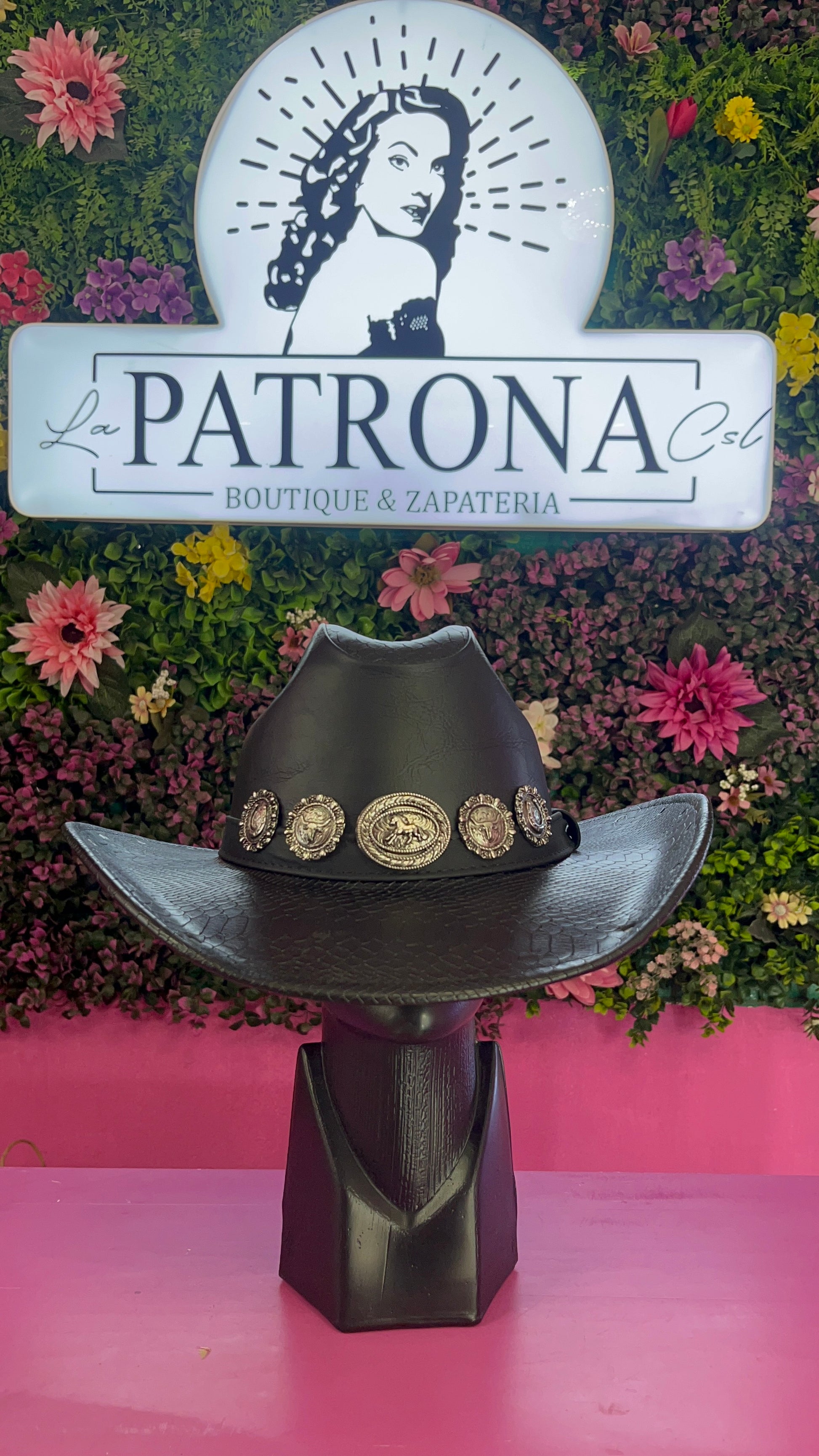 Sombrero negro herraduras plata