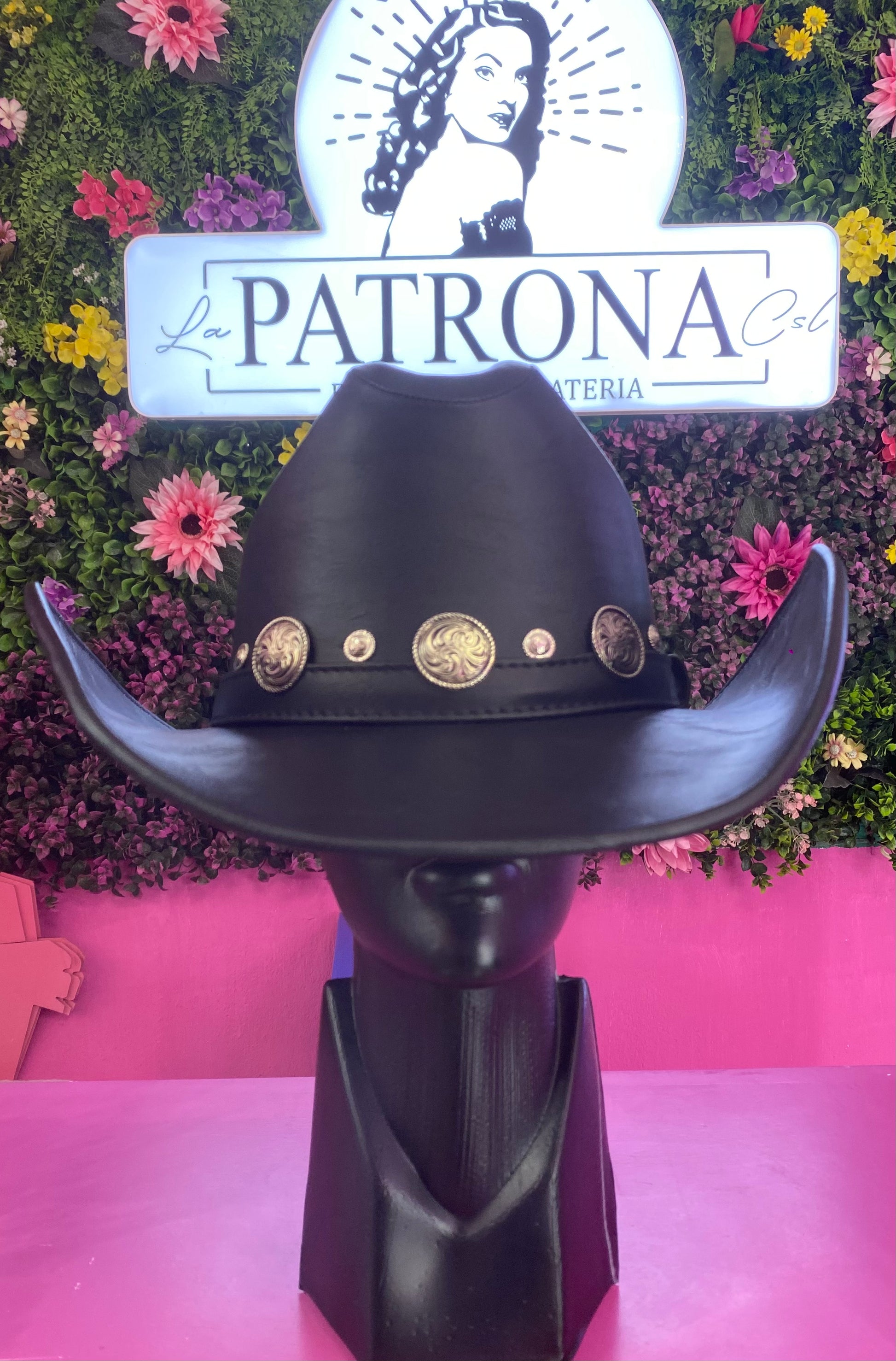 Sombrero negro vinipiel herraje plata