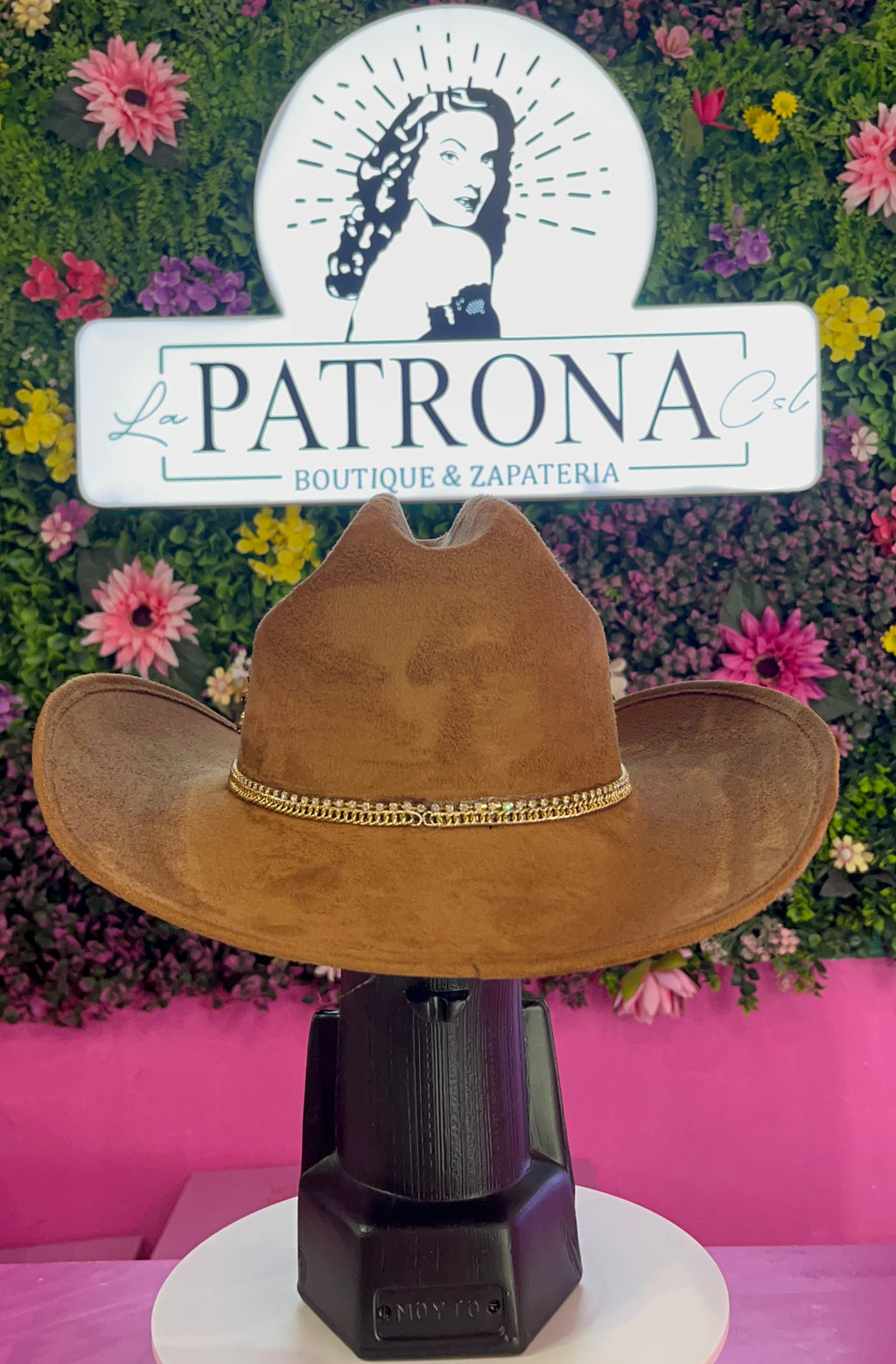 Sombrero camel con apliques gamuza