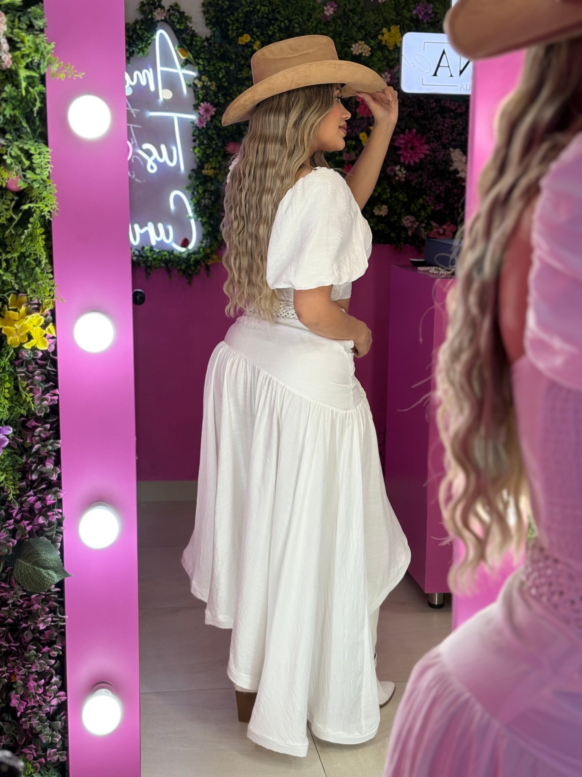 Set blanco de top y falda