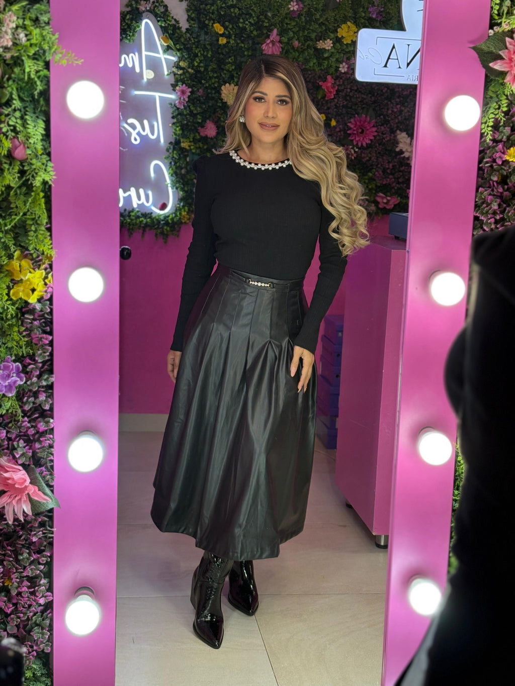 Blusa negra con detalle blanco