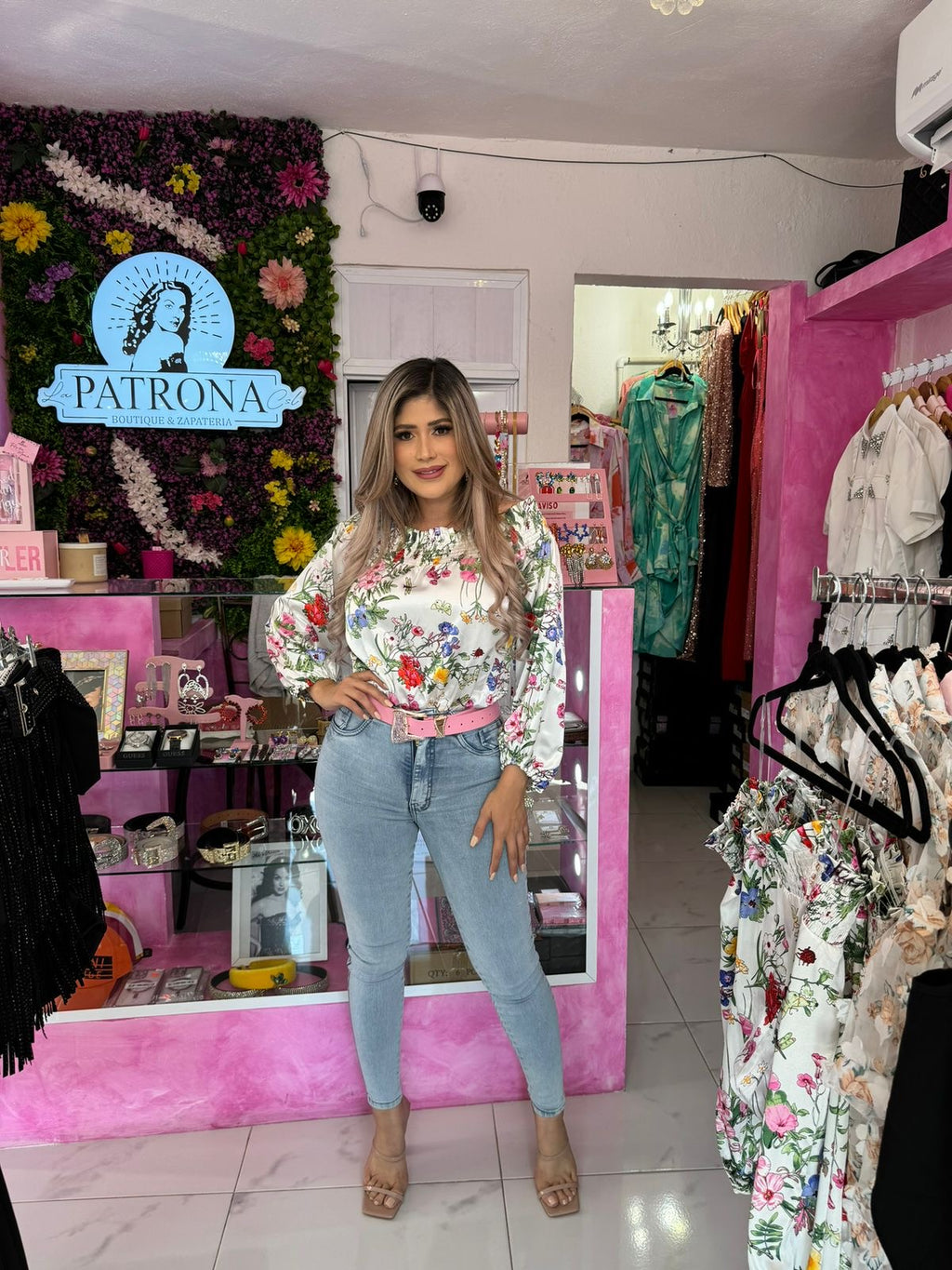 Panty blusa satinada con flores