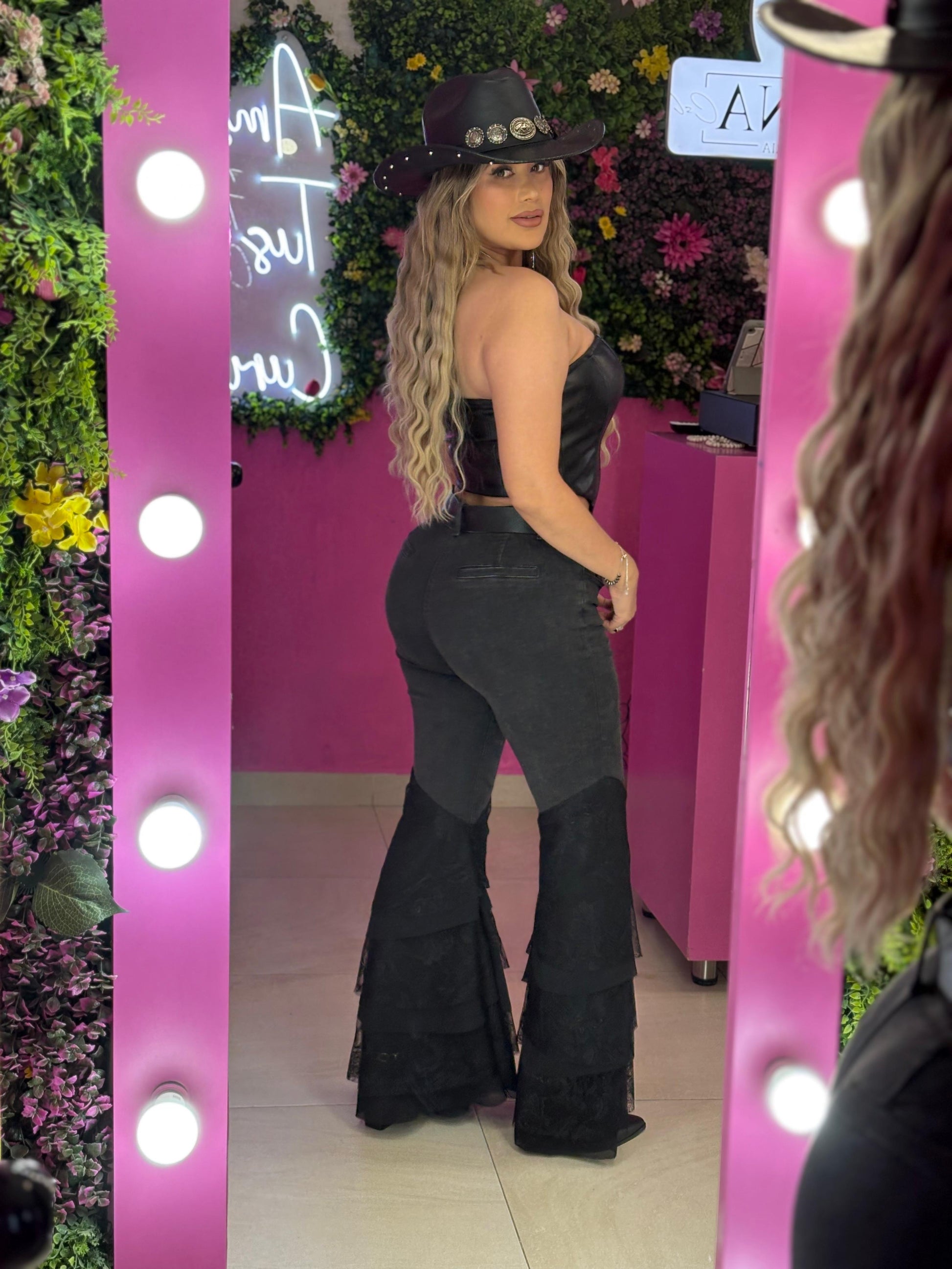 Pantalón acampanado negro
