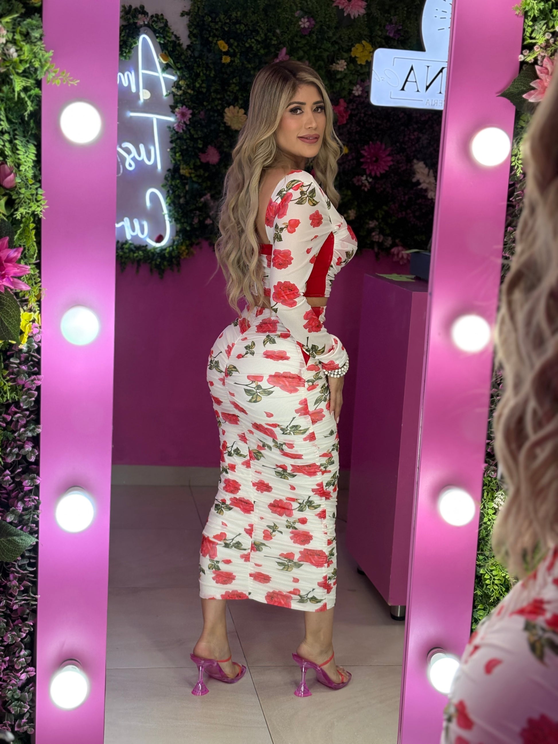 Set blanco mesh con rosas