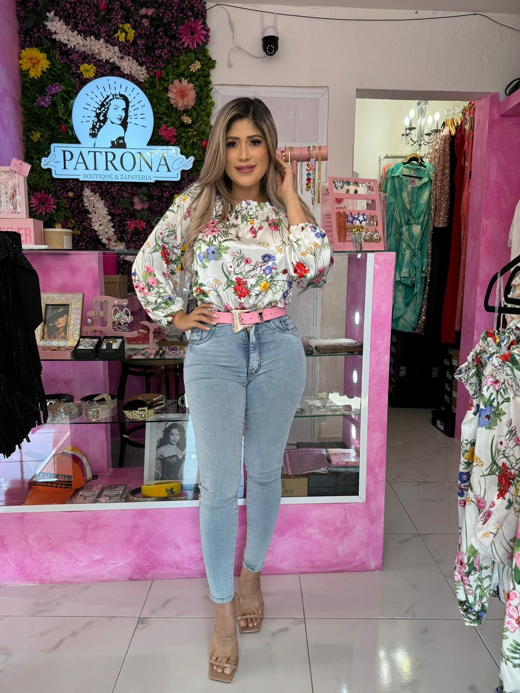 Panty blusa satinada con flores