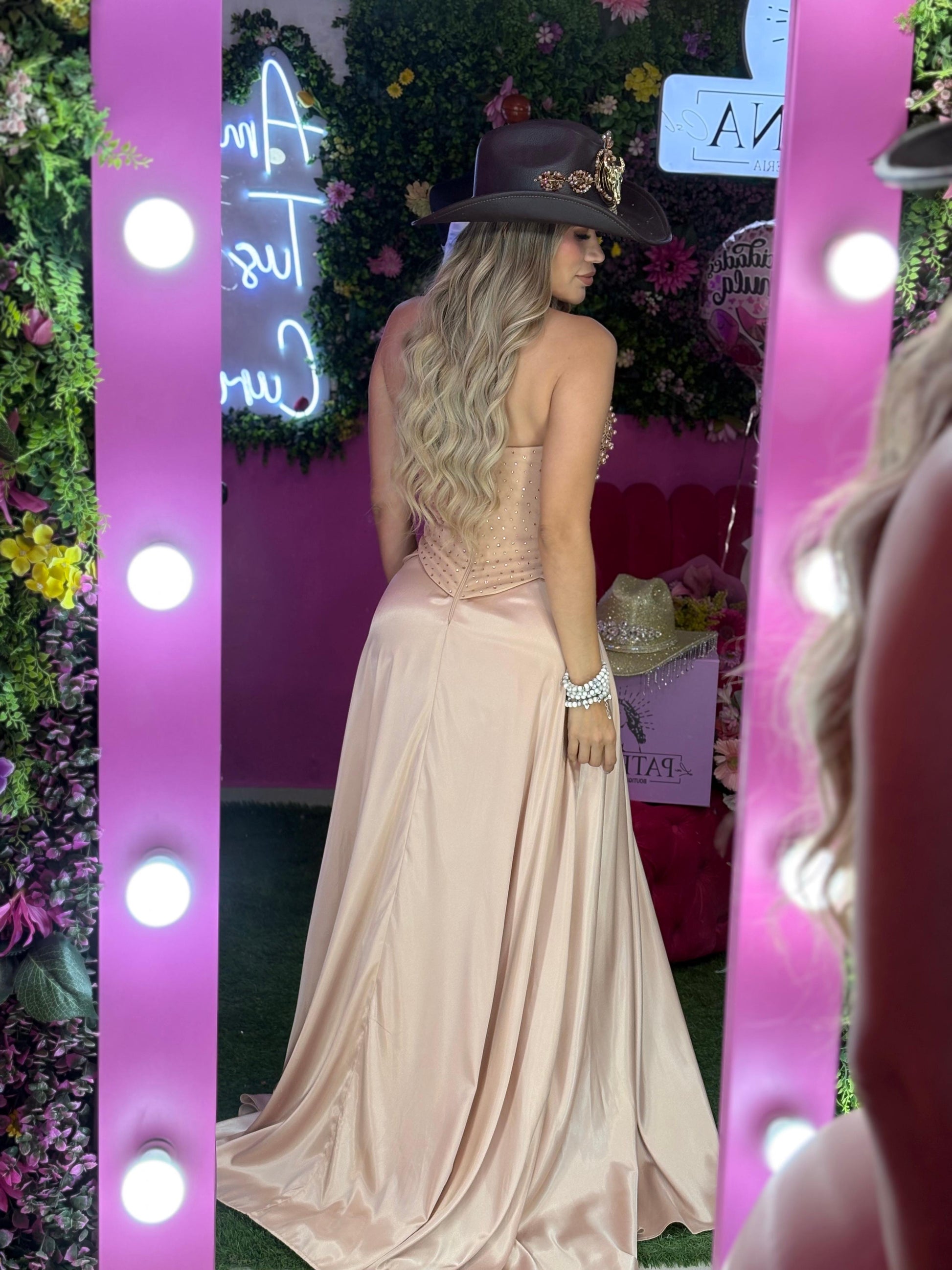 Vestido satinado champagne rosado