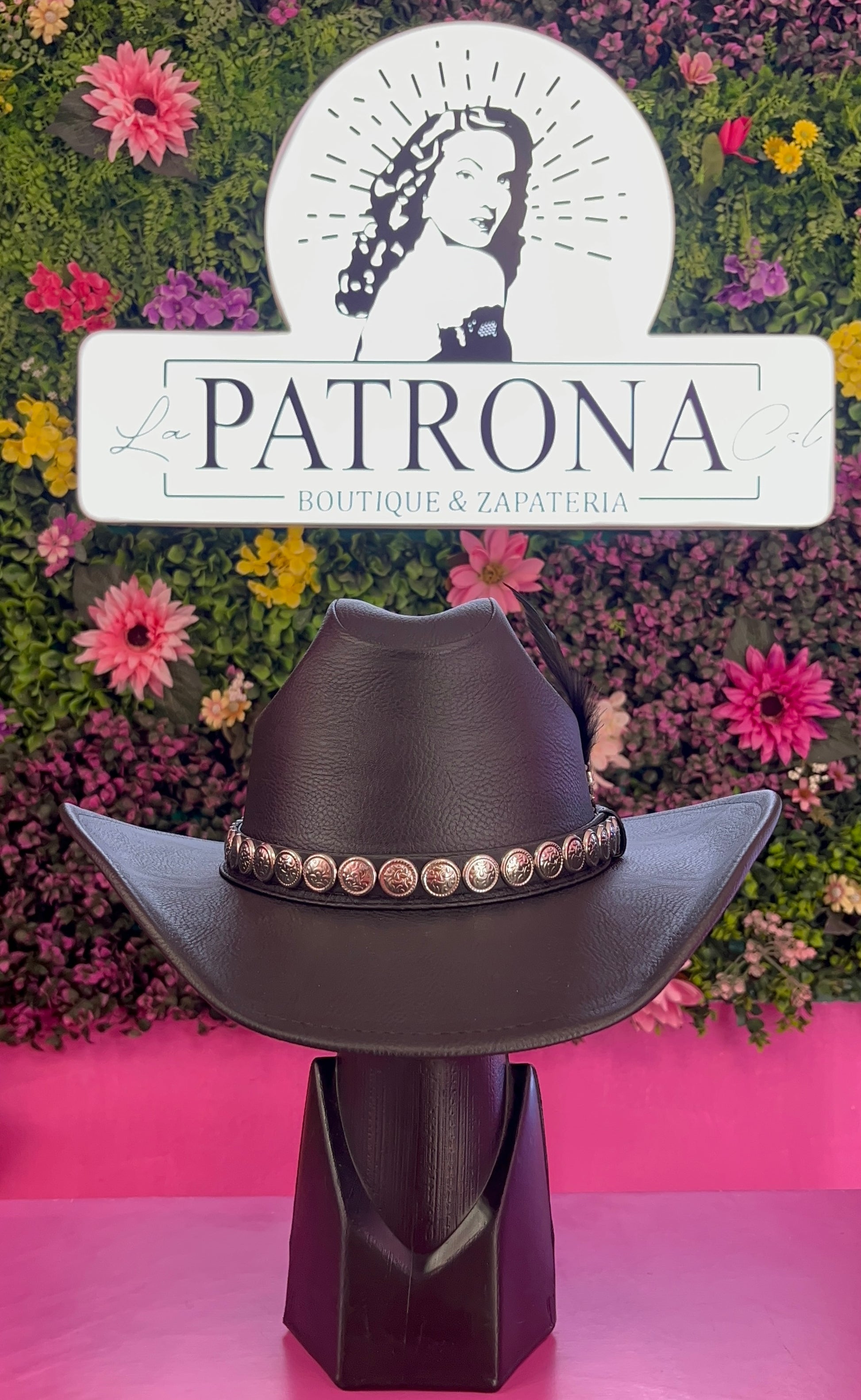 Sombrero negro de vinipiel