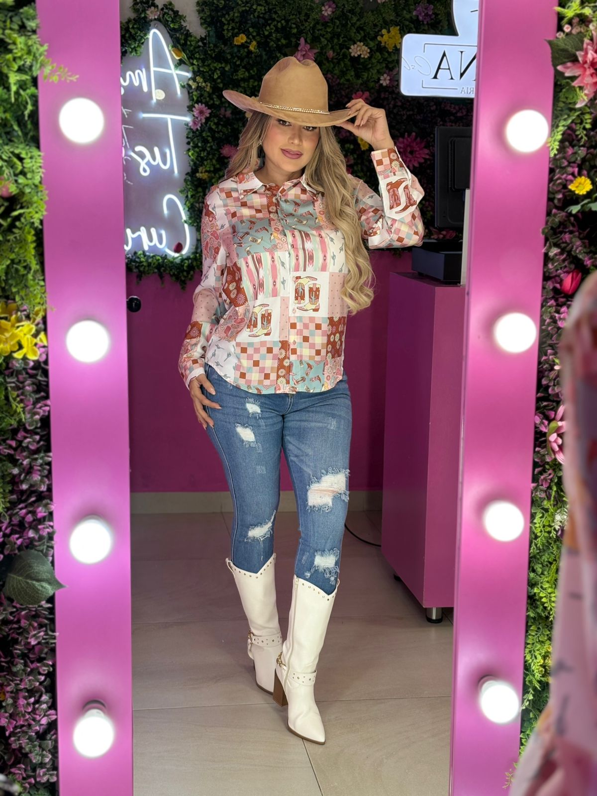Camisa rosa vaquera con estampado