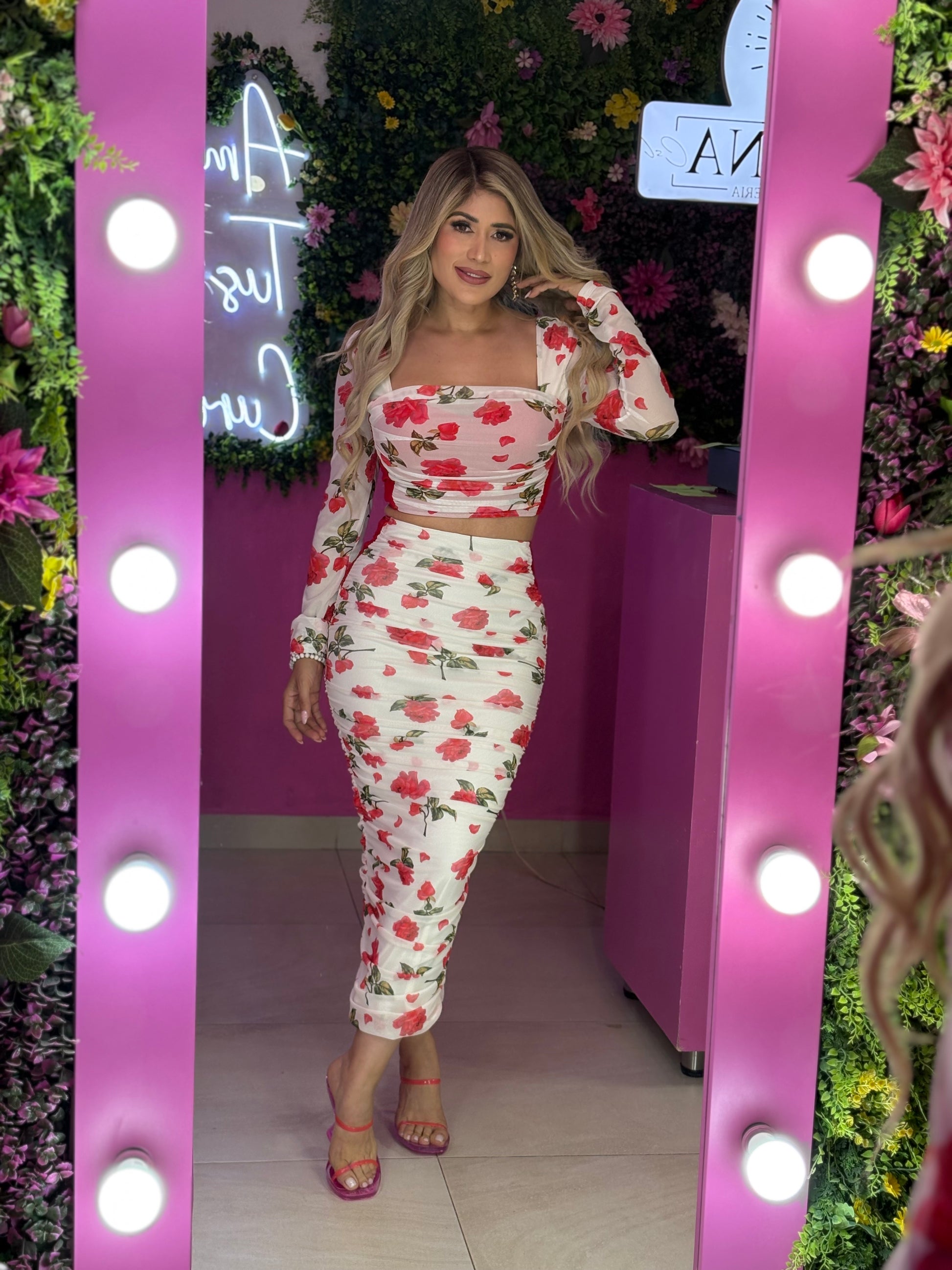Set blanco mesh con rosas