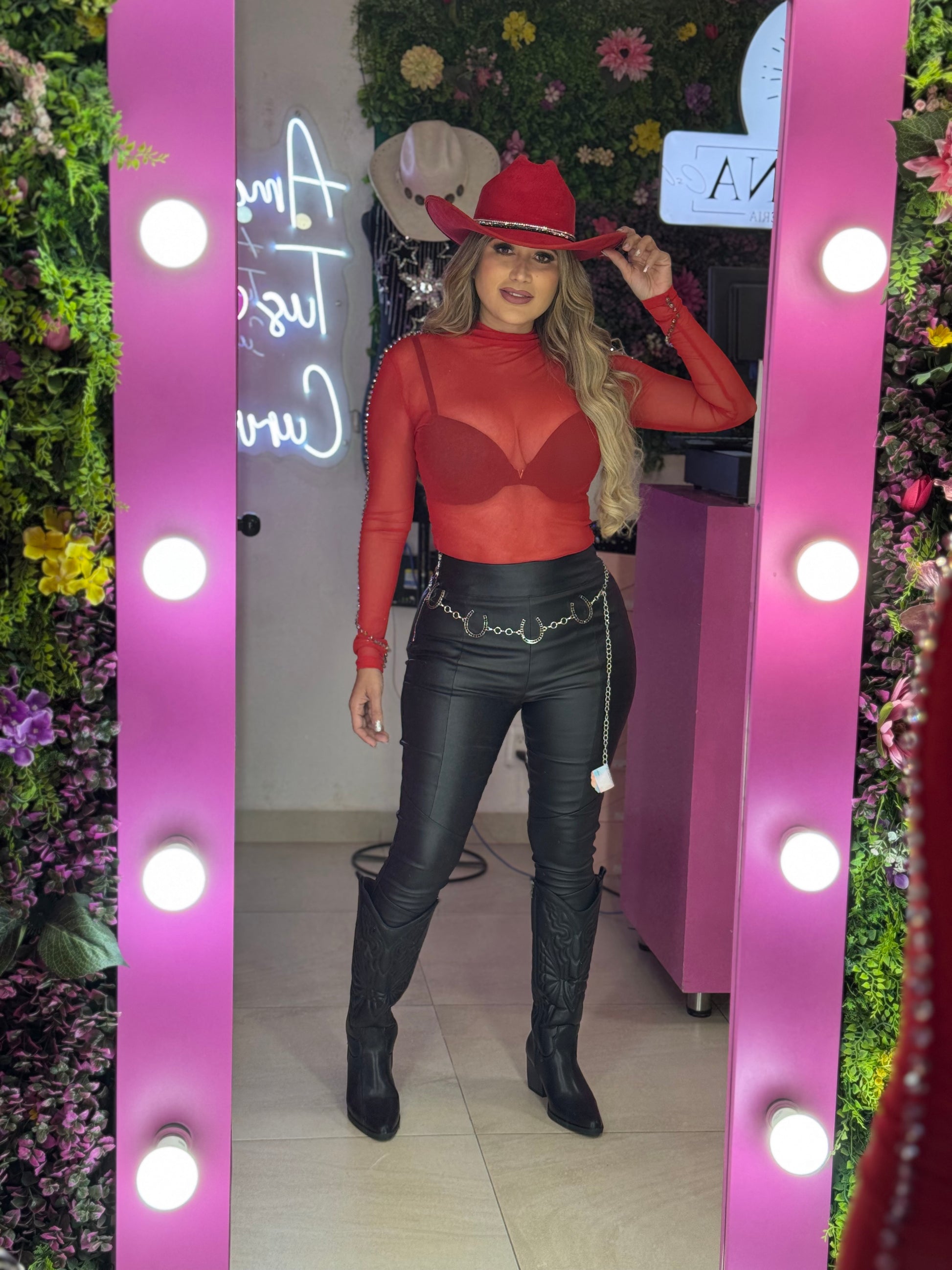 Blusa mesh con brillos en la manga
