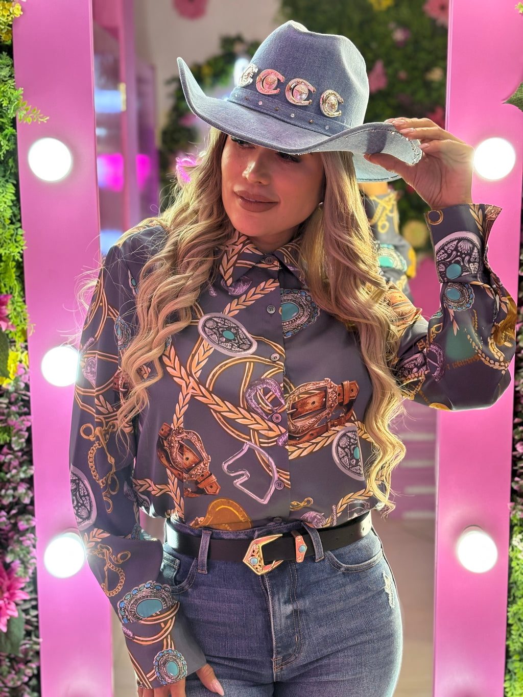 Camisa azul con estampado de cadenas vaquera