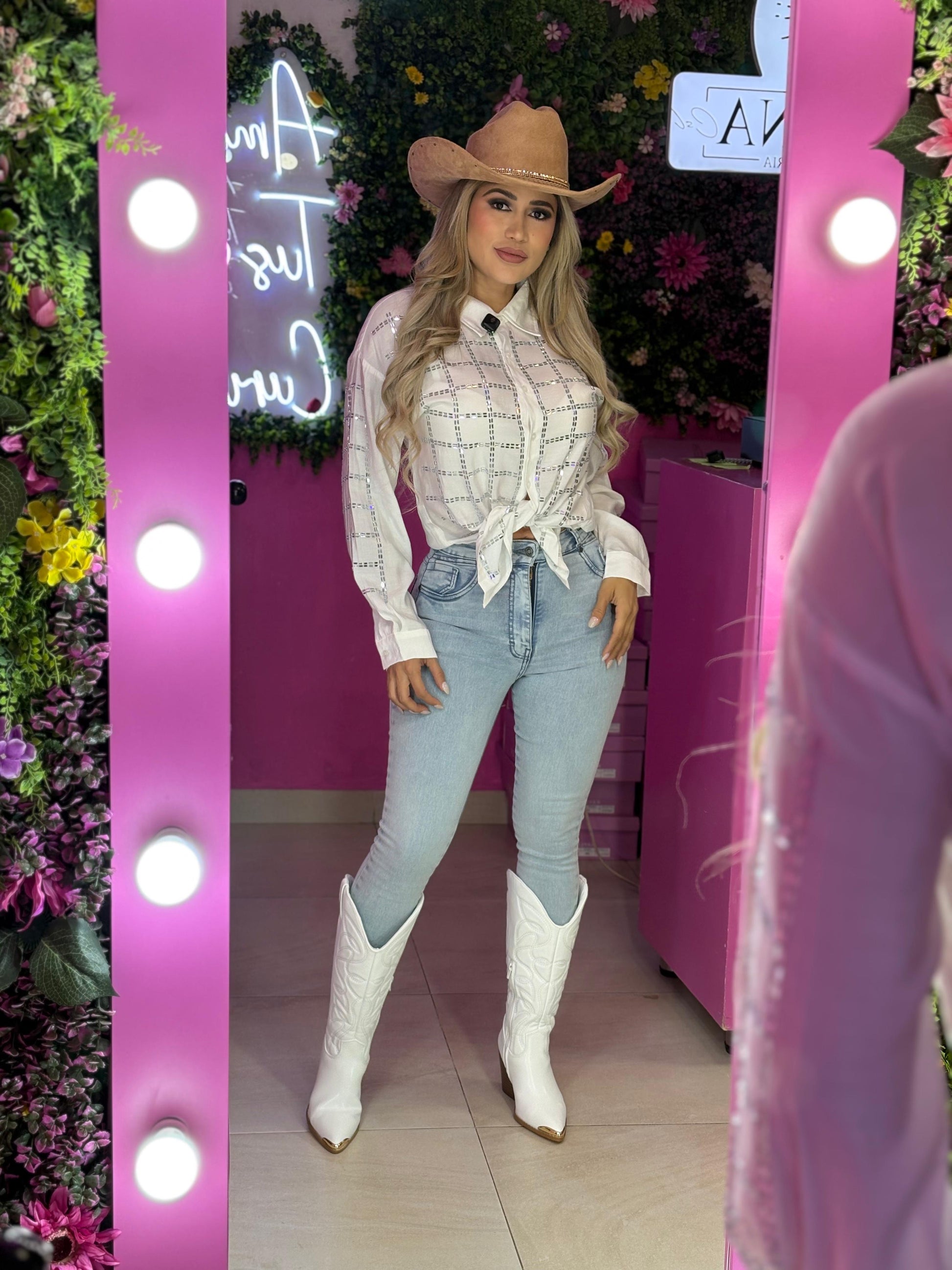 Camisa blanca con pedrería