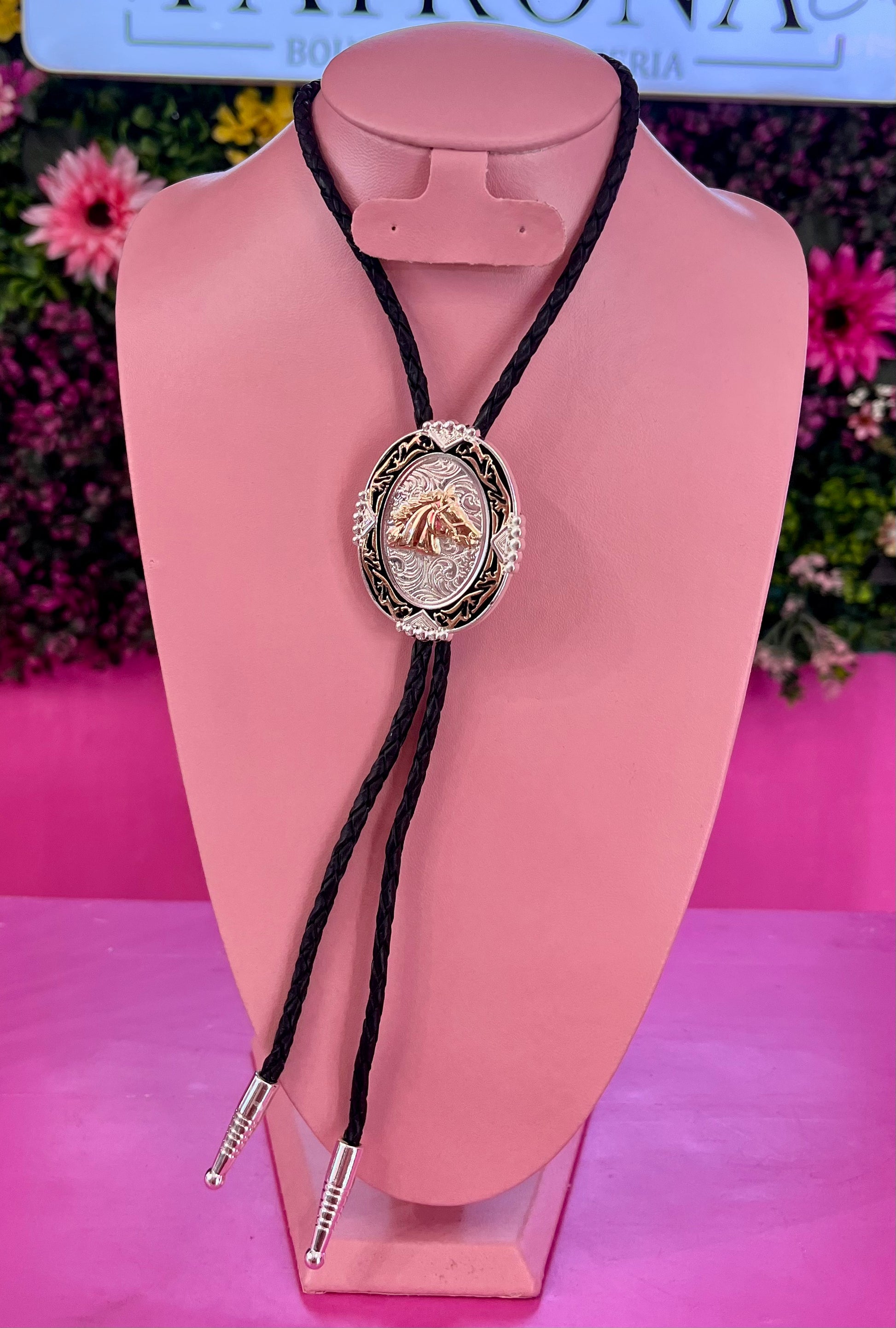 Corbatín cabeza caballo plata con dorado