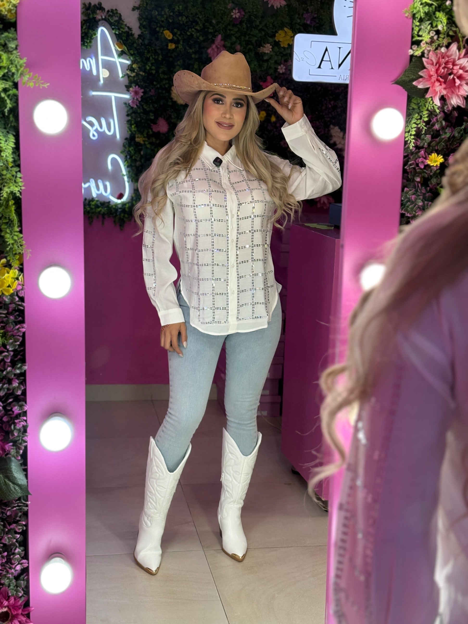 Camisa blanca con pedrería
