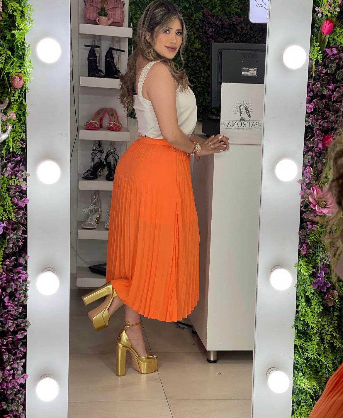 Falda naranja larga