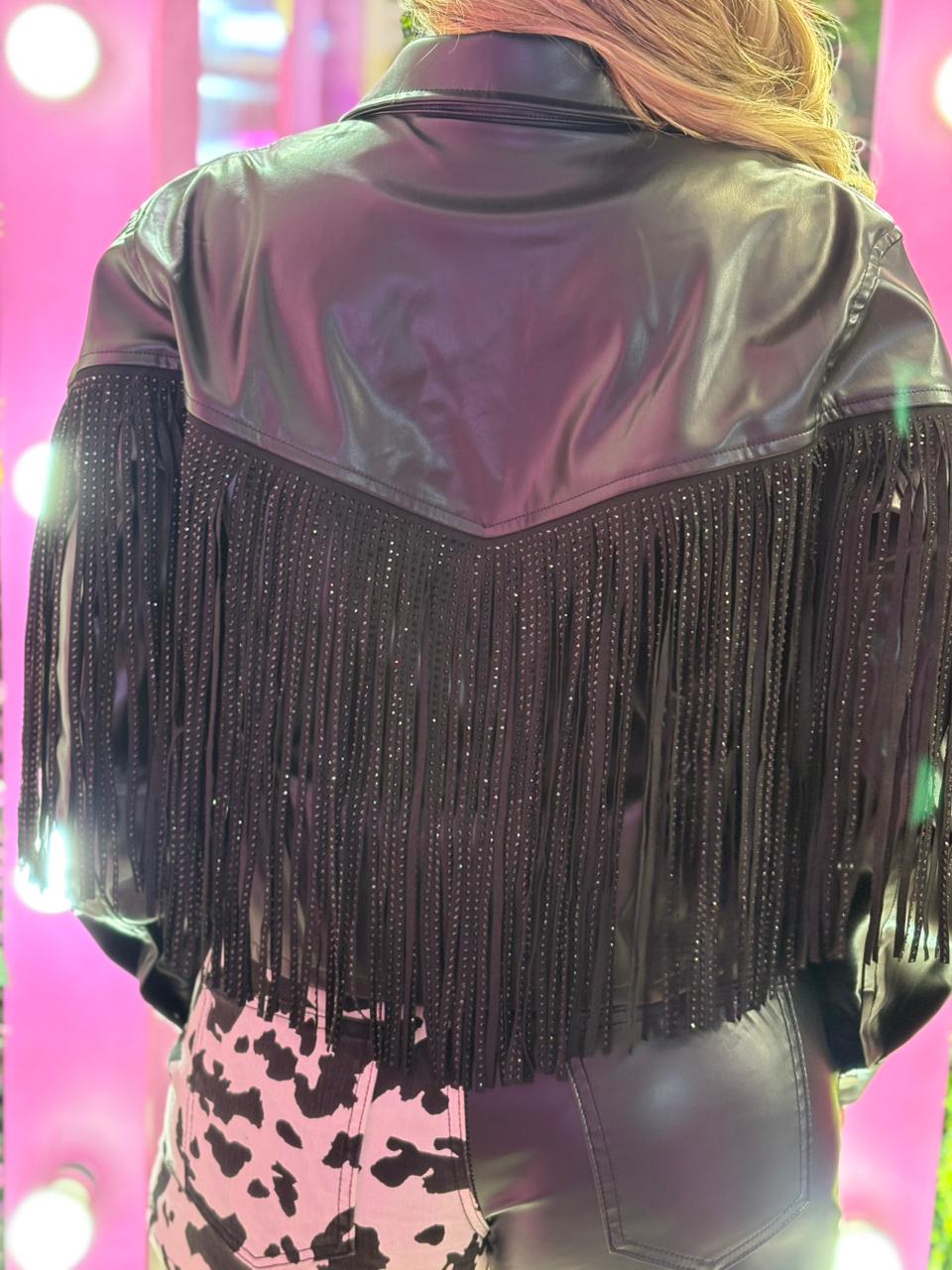 Chamarra negra de barbas