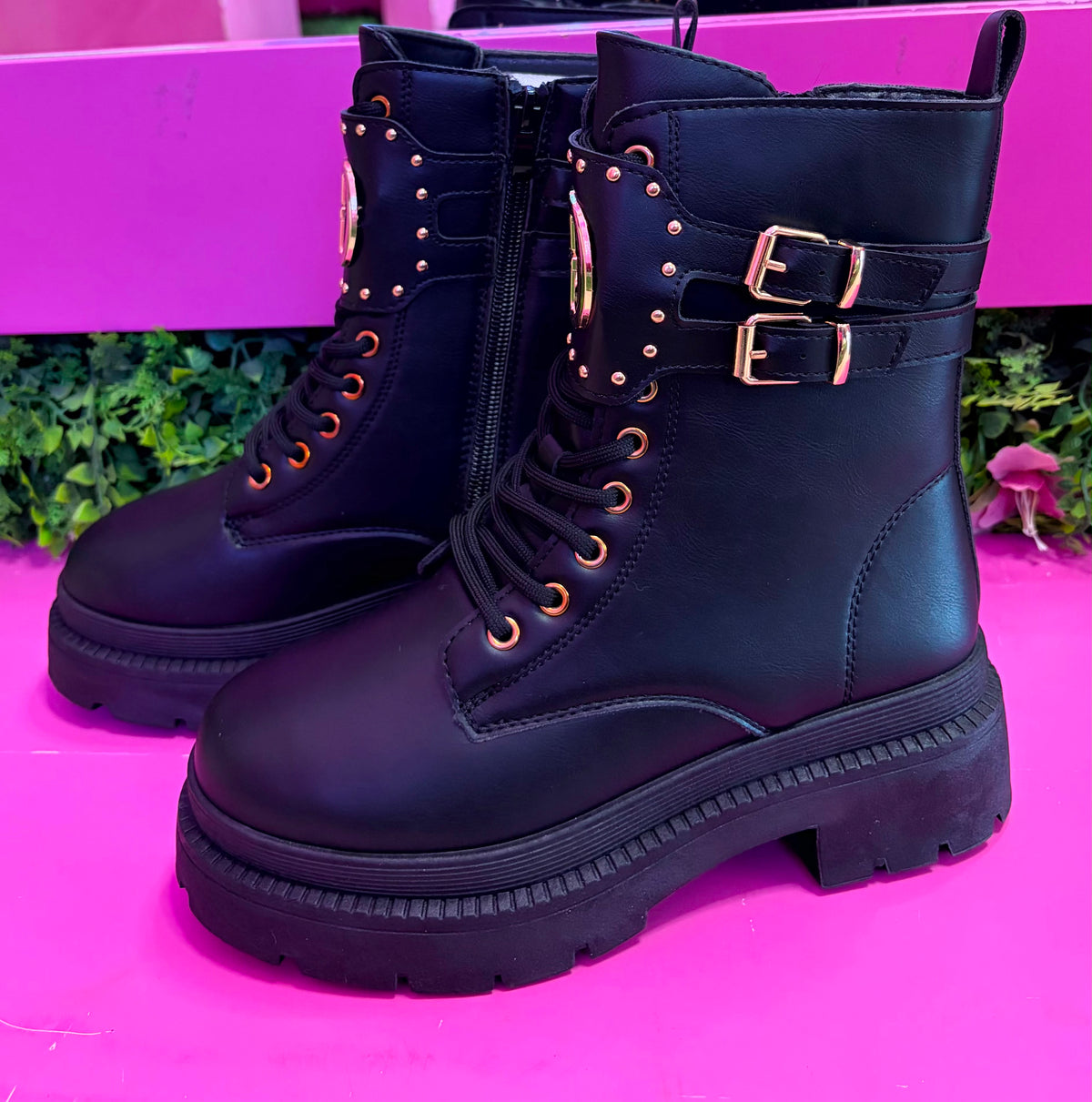 Bota negra Baraz